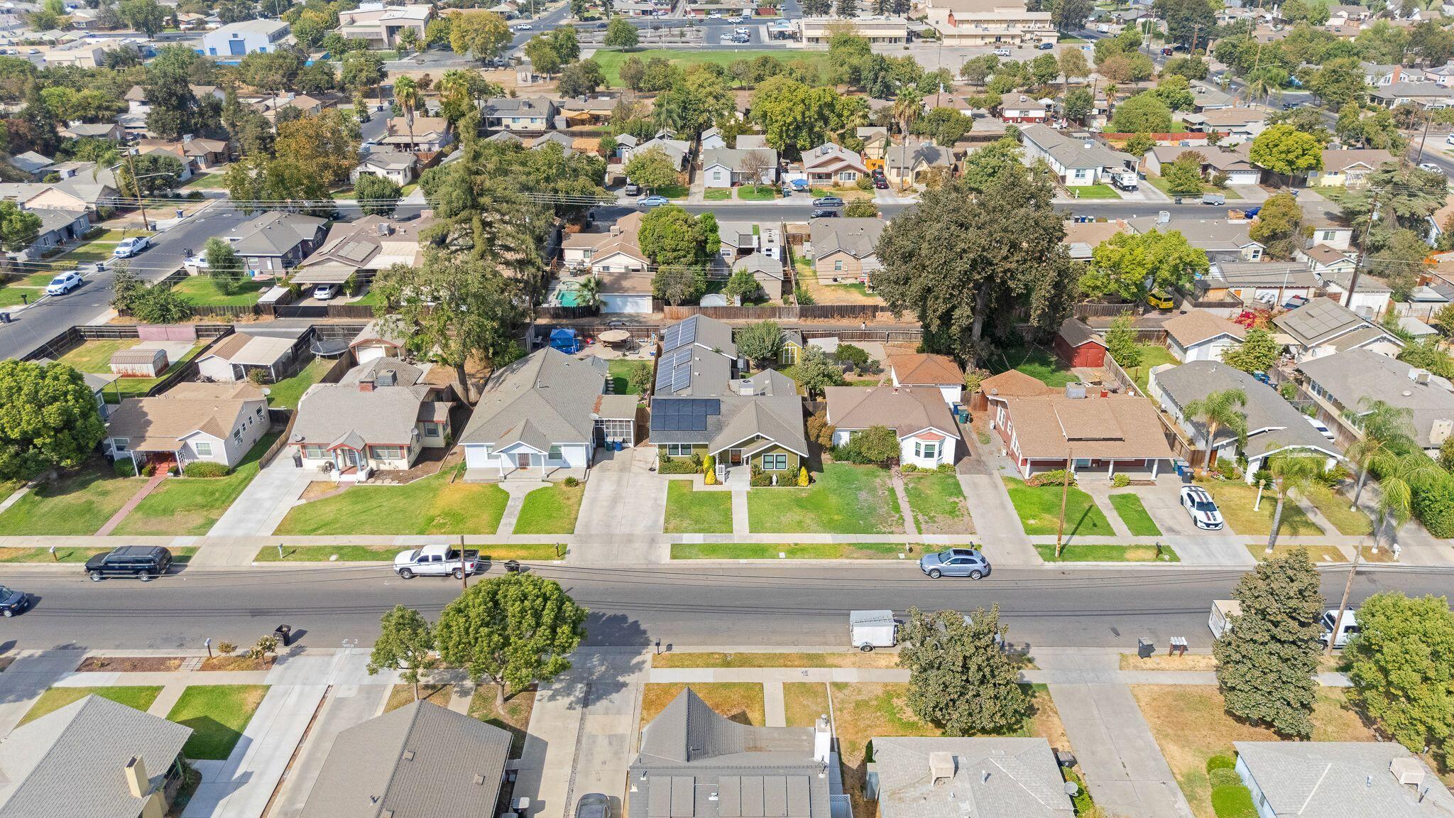 744 E San Joaquin Ave, Tulare, CA 93274