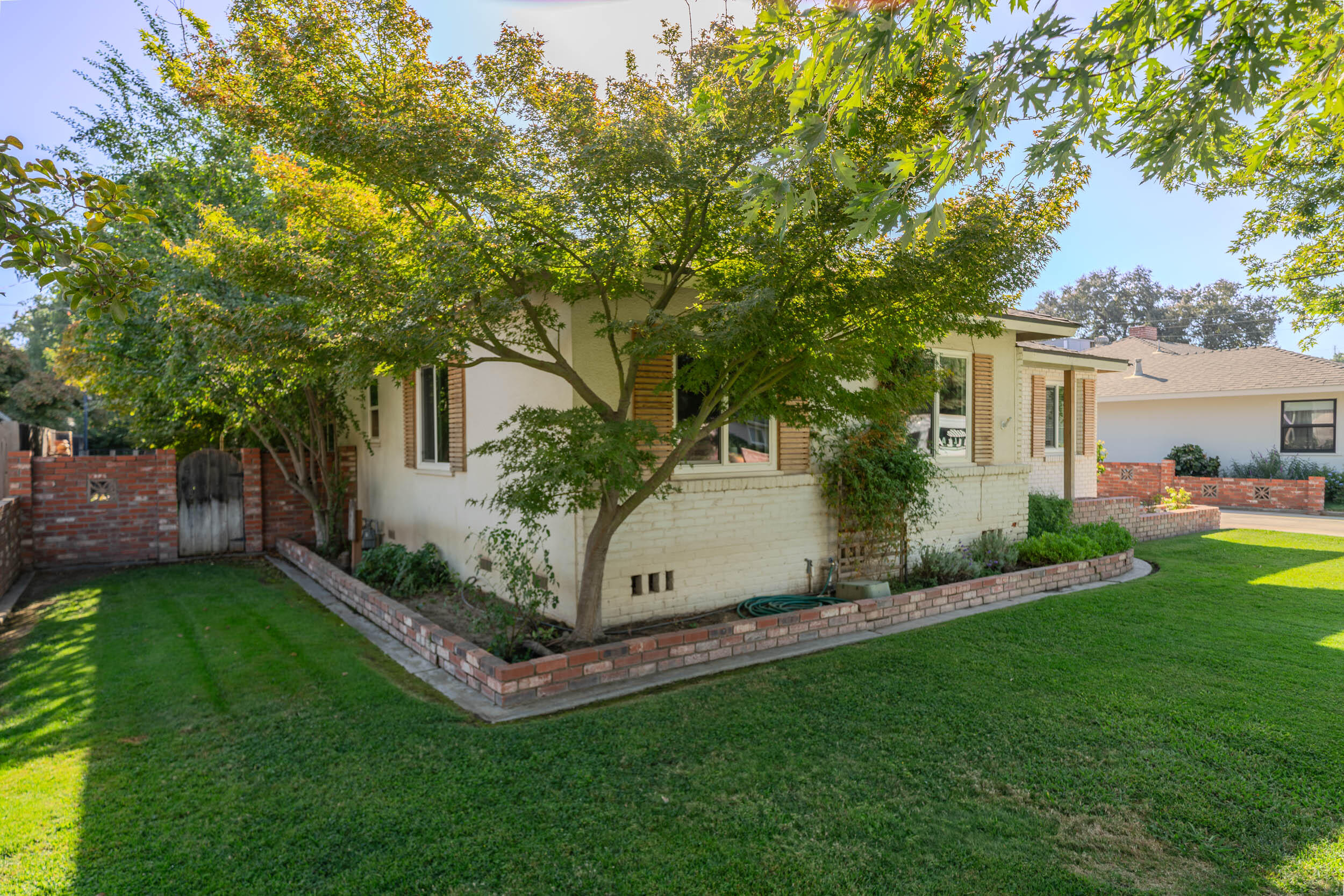 904 S Oak Park, Visalia, CA 93277