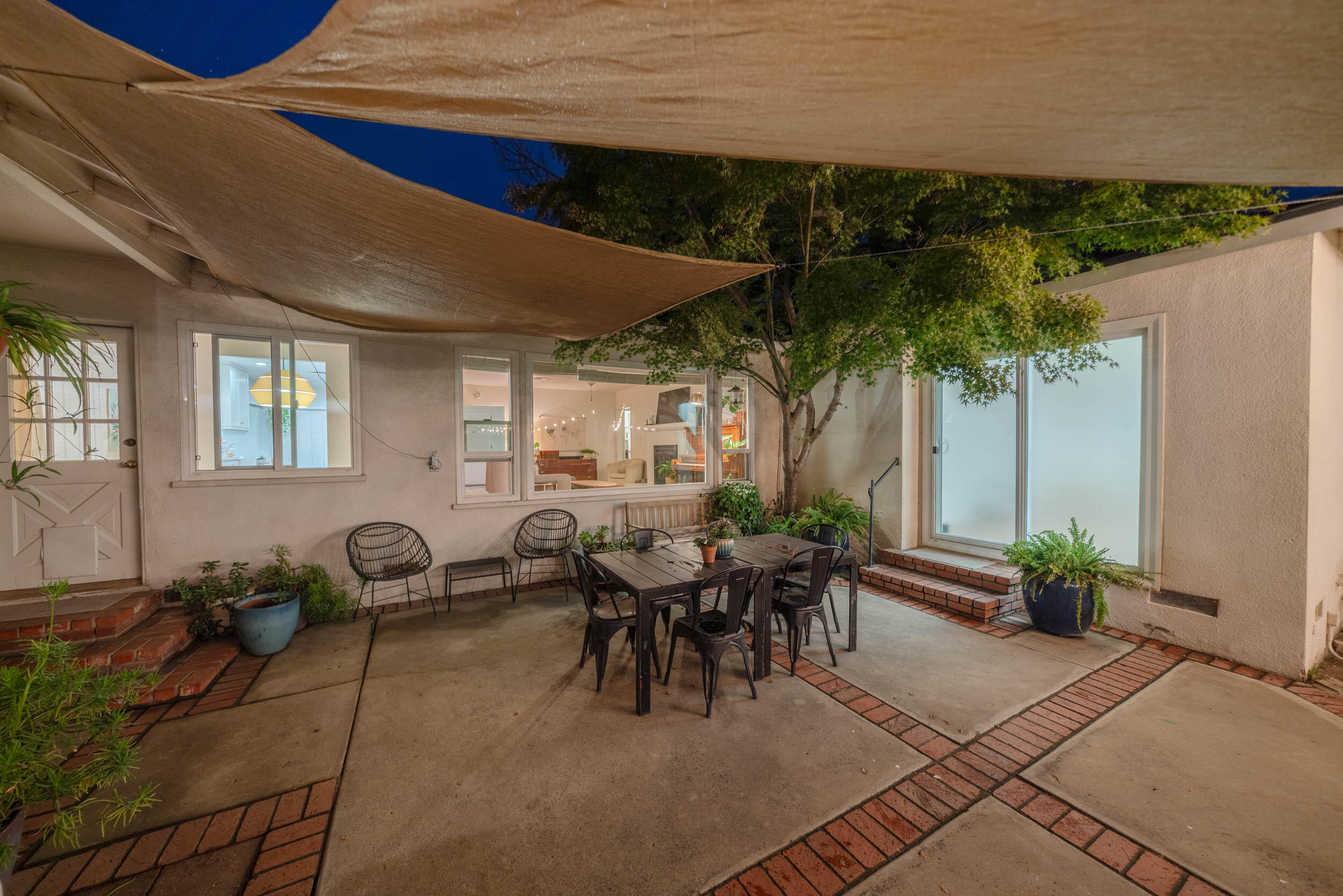 904 S Oak Park, Visalia, CA 93277