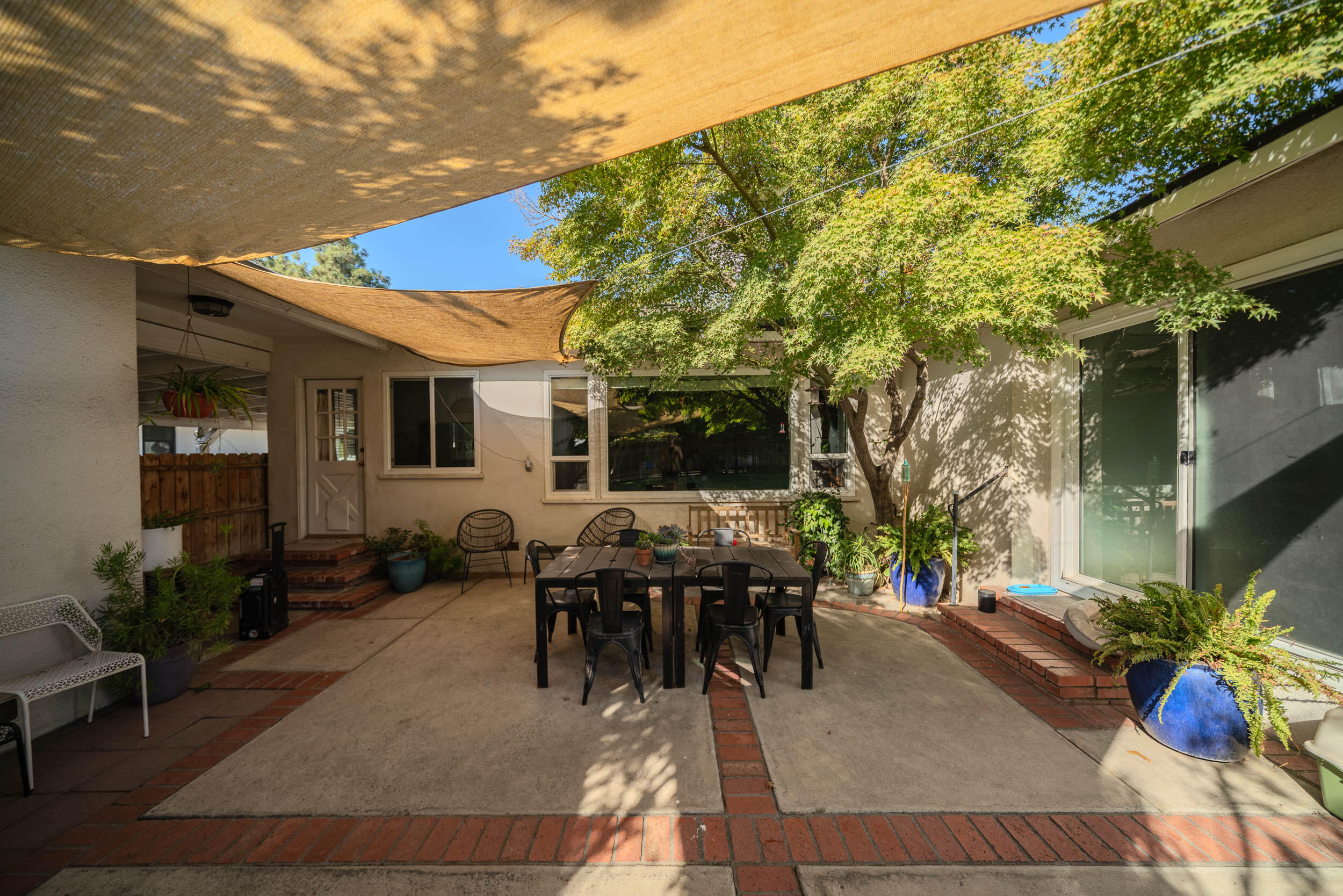 904 S Oak Park, Visalia, CA 93277