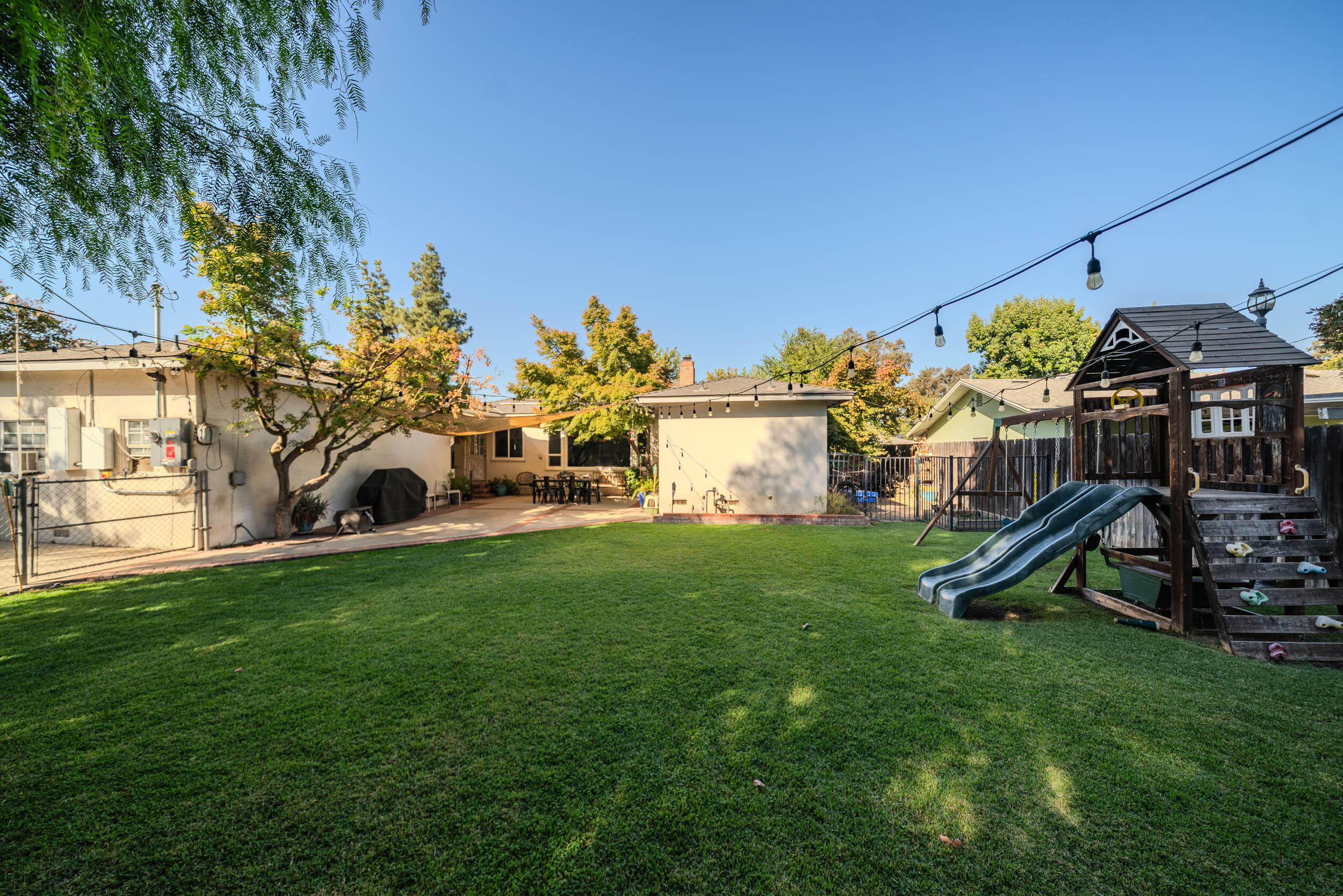 904 S Oak Park, Visalia, CA 93277