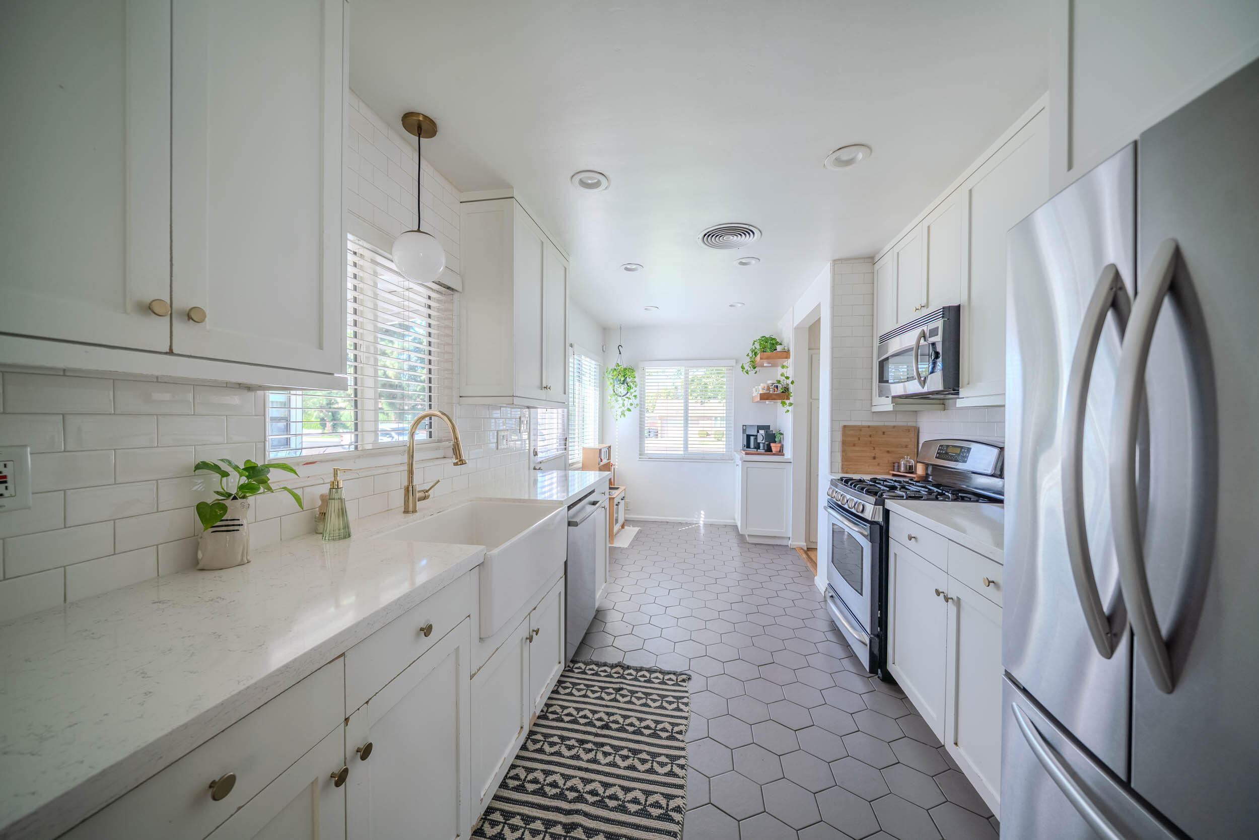 904 S Oak Park, Visalia, CA 93277