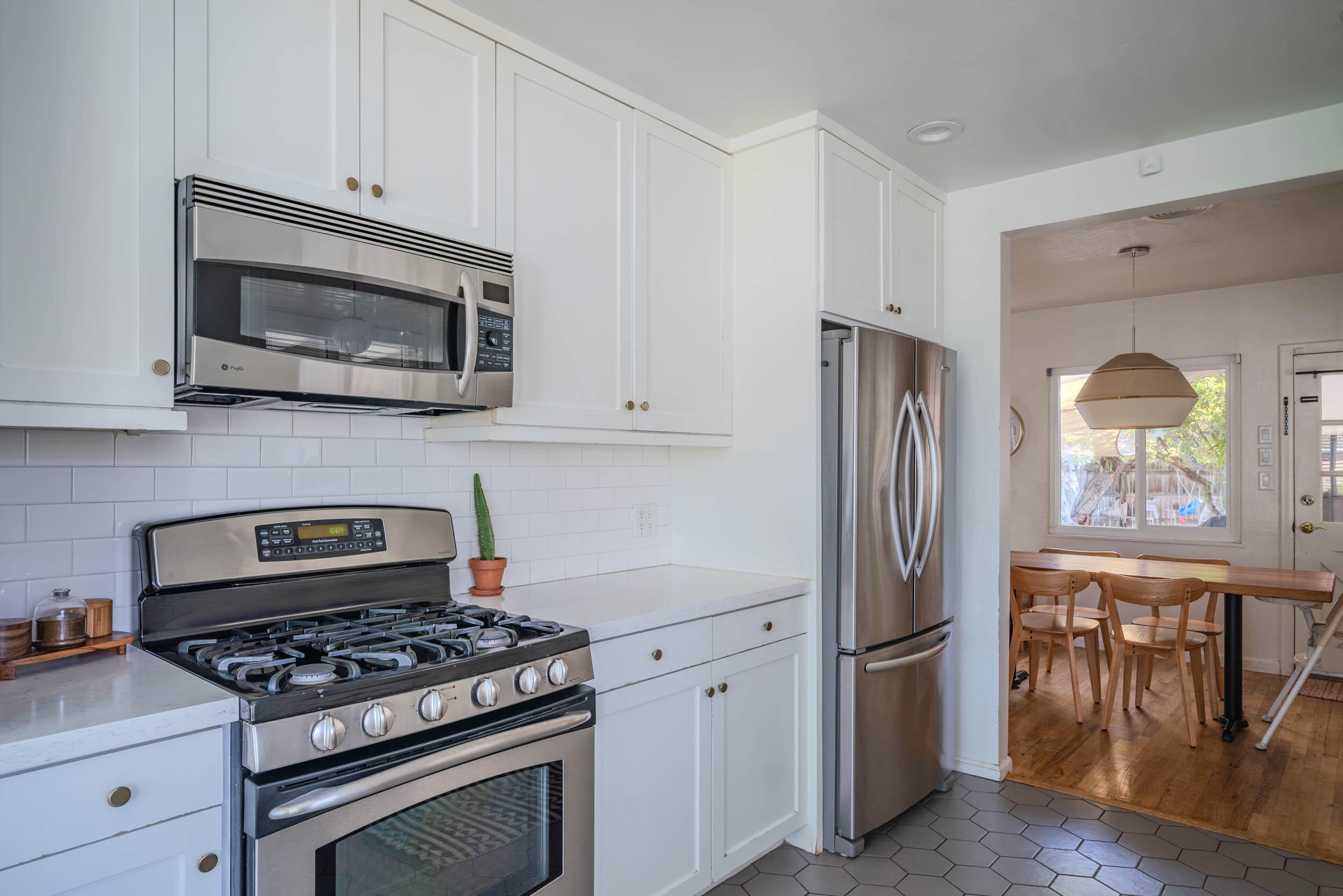 904 S Oak Park, Visalia, CA 93277