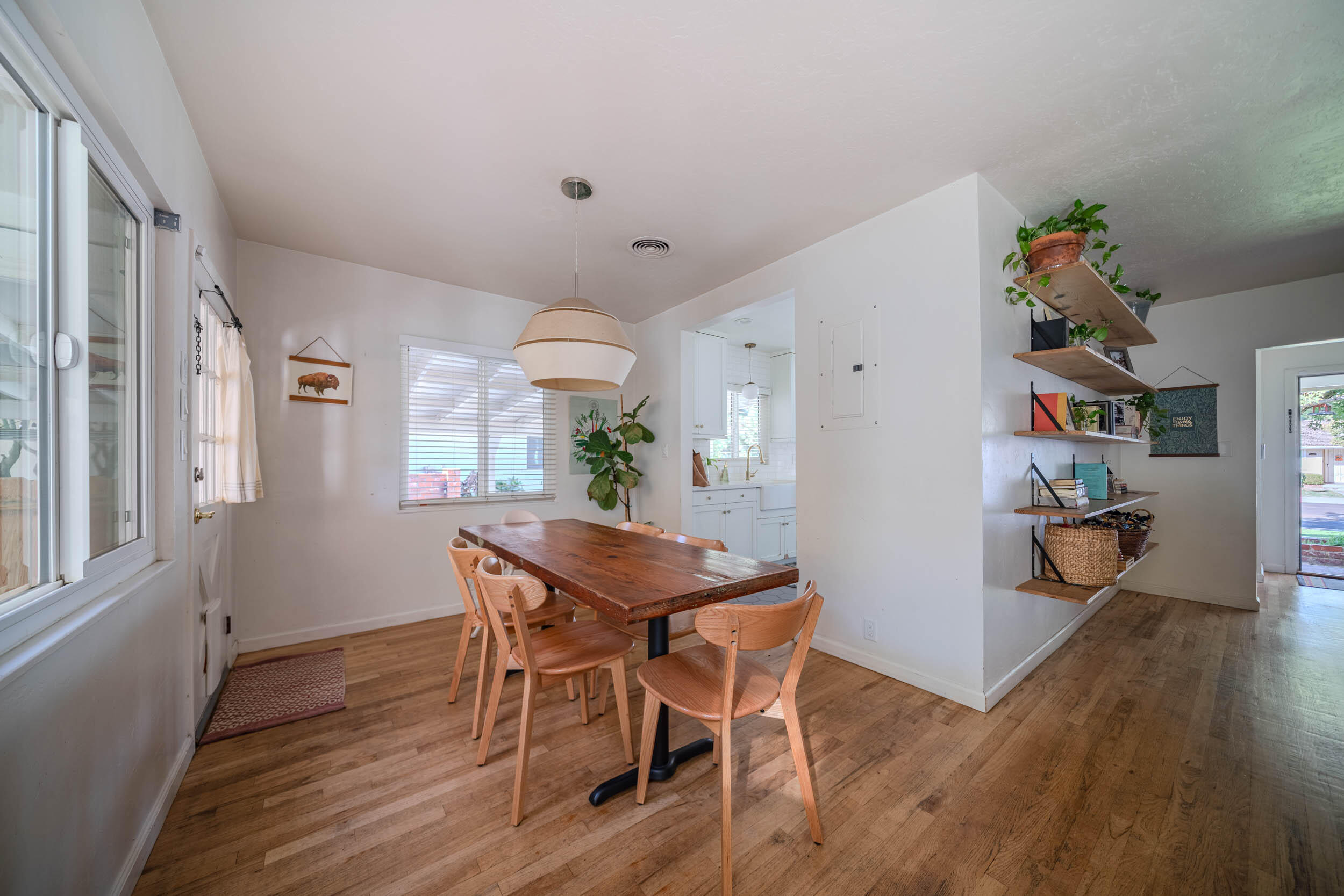 904 S Oak Park, Visalia, CA 93277