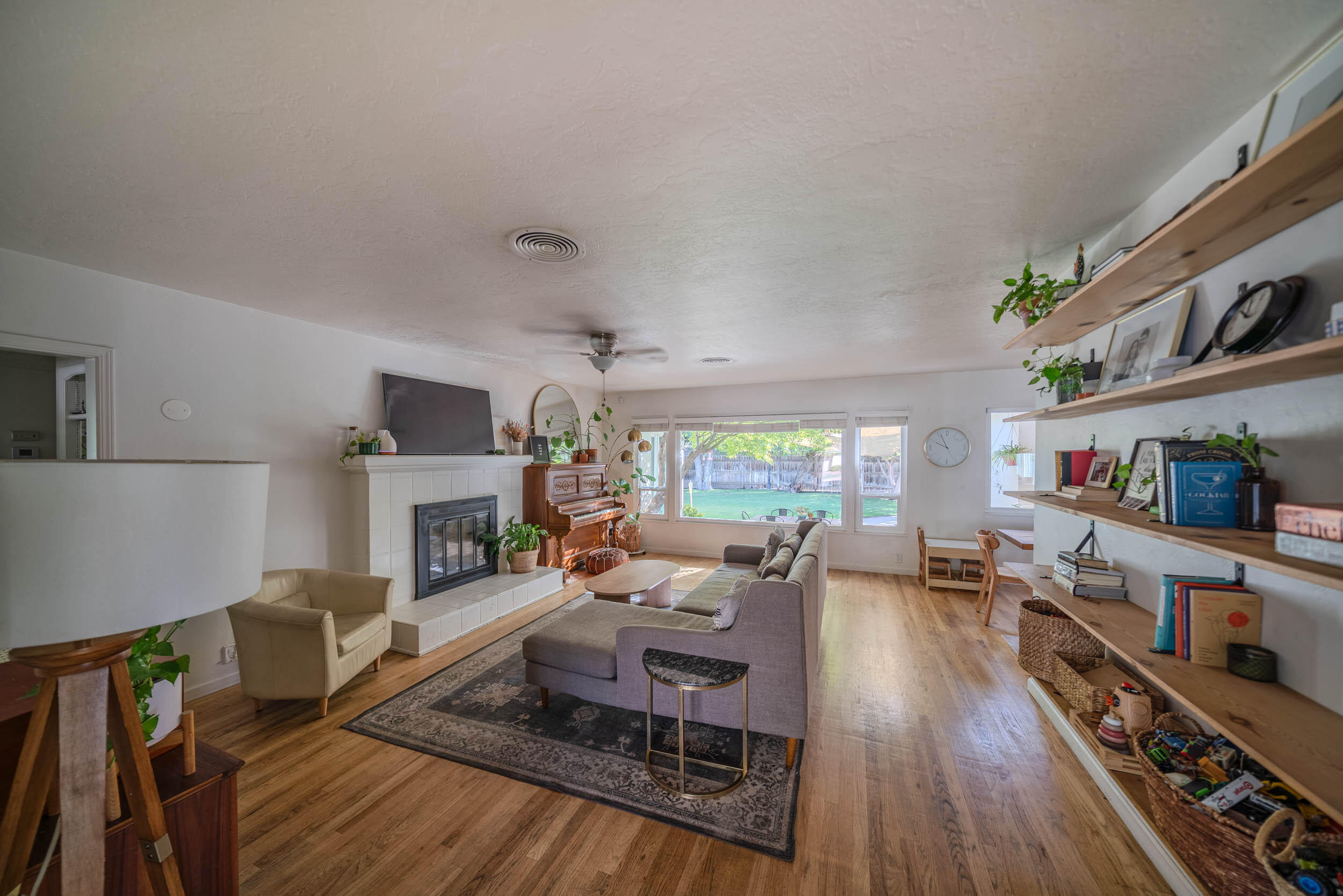 904 S Oak Park, Visalia, CA 93277