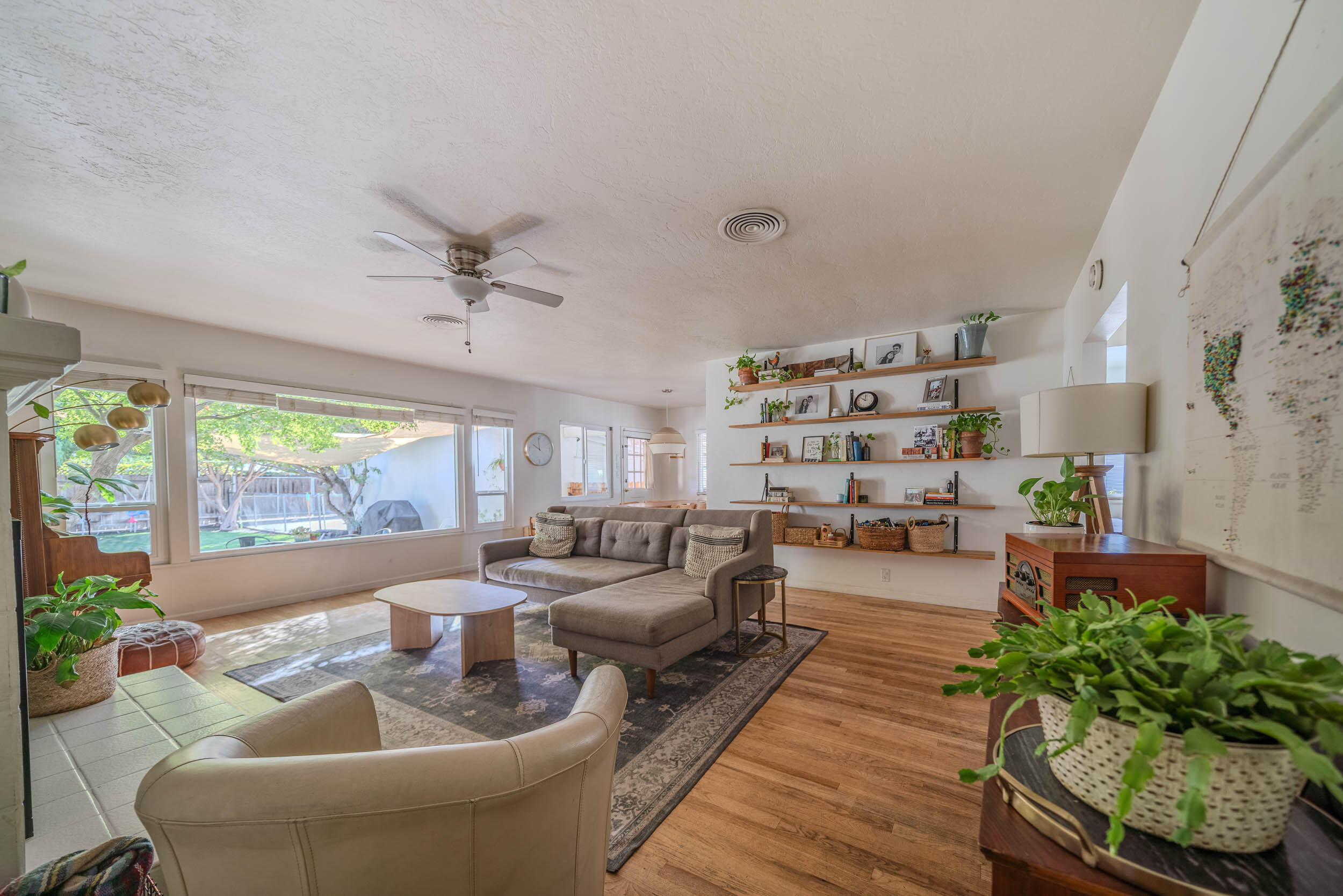 904 S Oak Park, Visalia, CA 93277