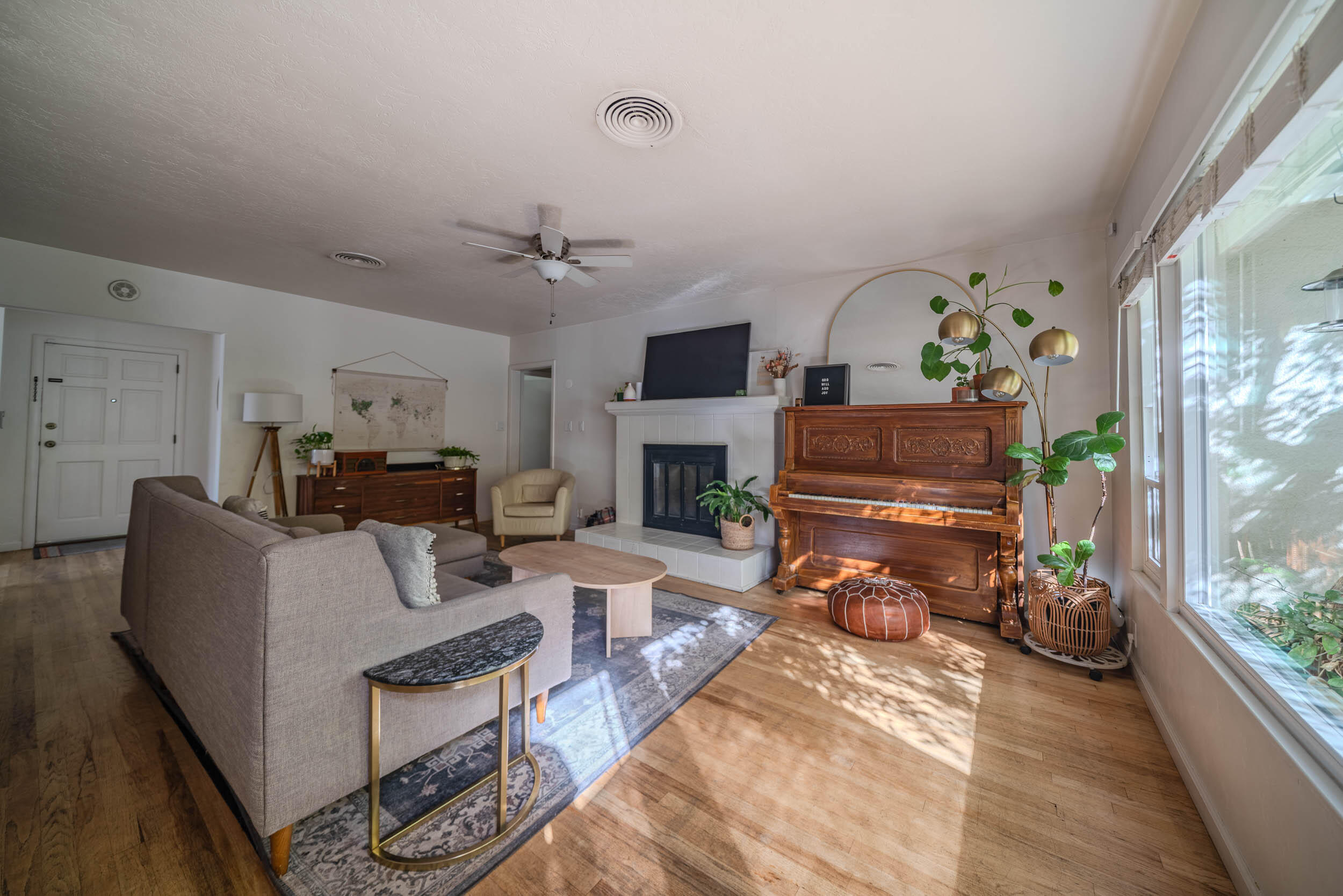 904 S Oak Park, Visalia, CA 93277
