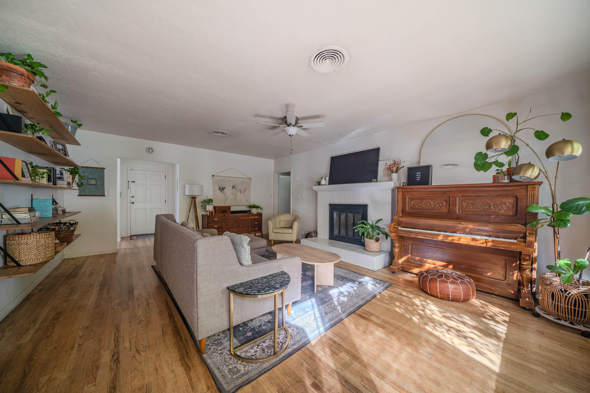 904 S Oak Park, Visalia, CA 93277