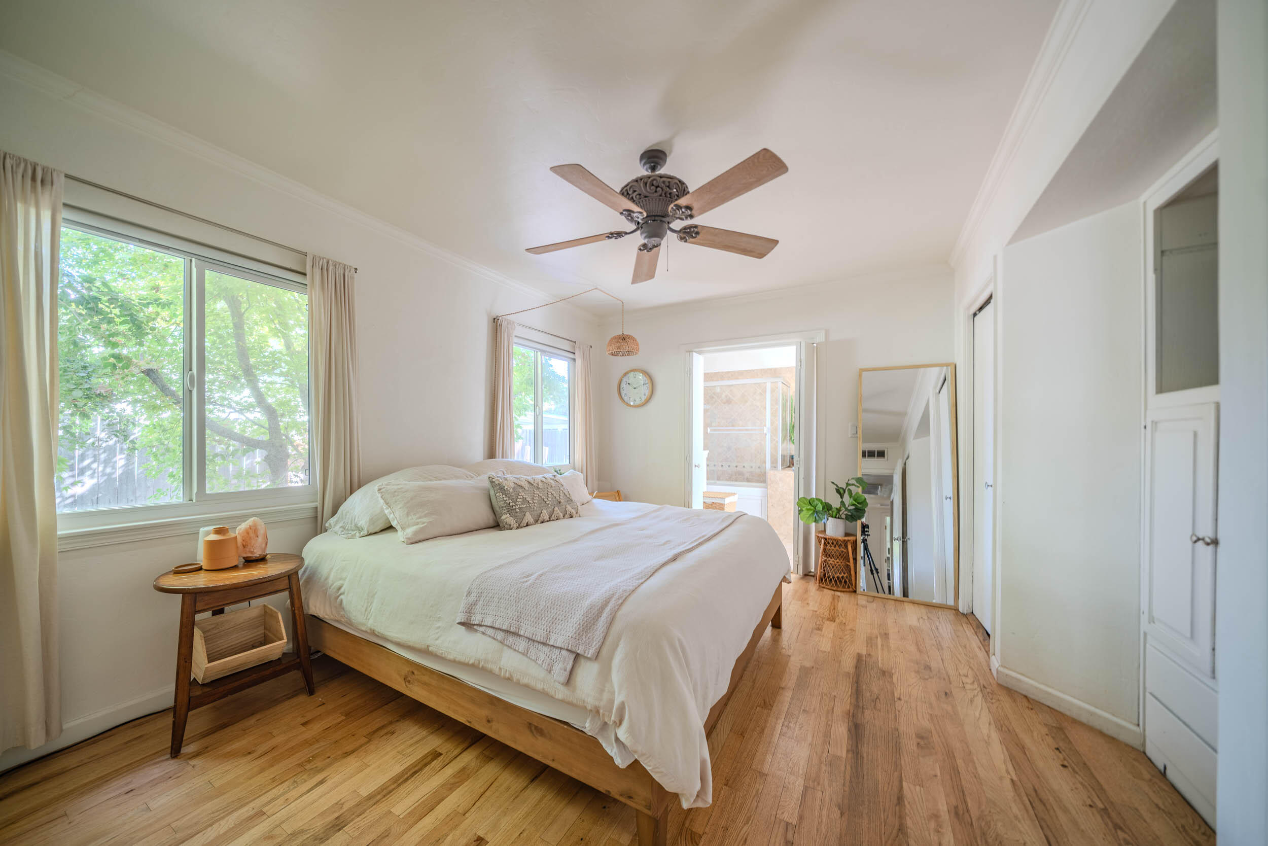 904 S Oak Park, Visalia, CA 93277