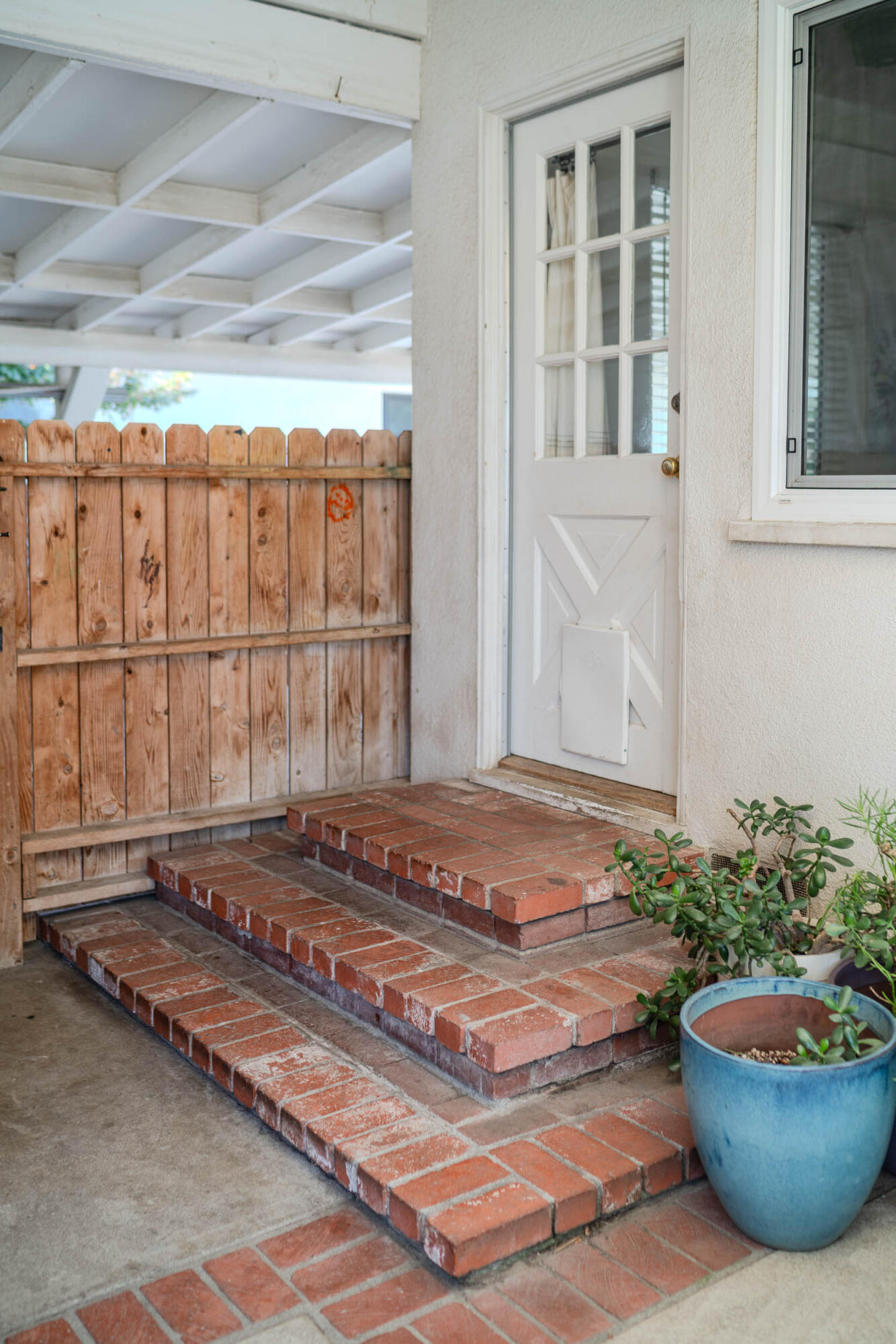 904 S Oak Park, Visalia, CA 93277