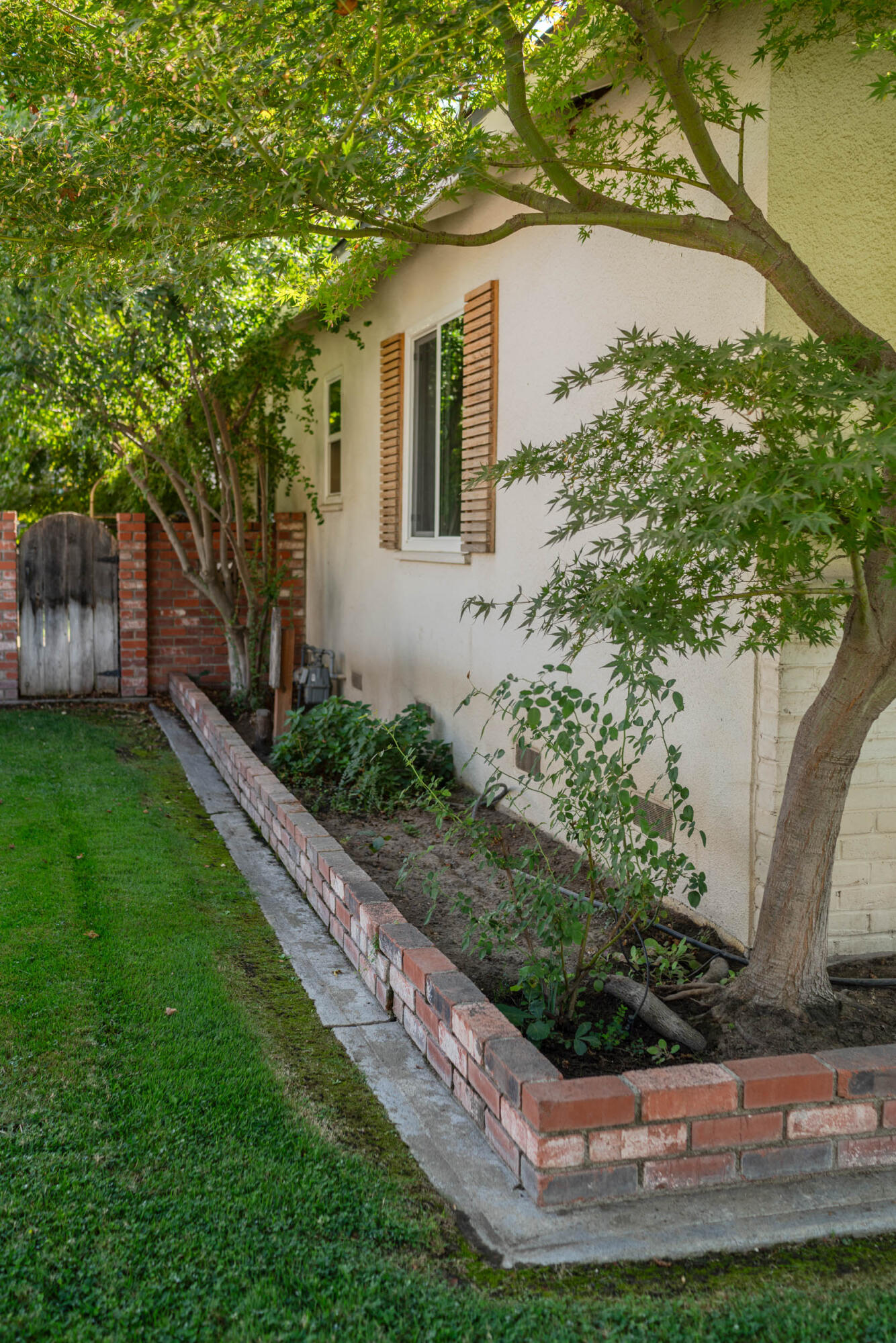 904 S Oak Park, Visalia, CA 93277