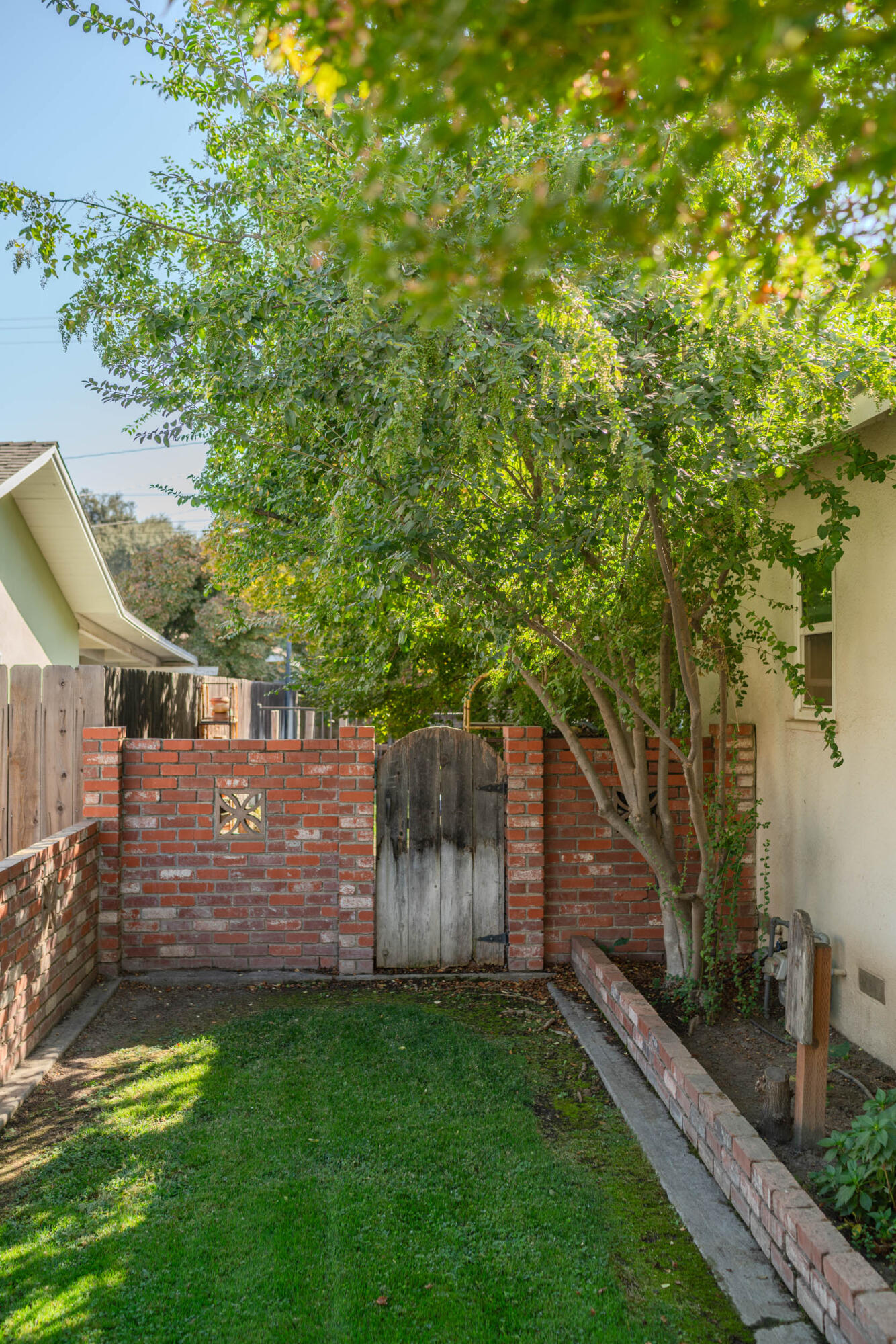 904 S Oak Park, Visalia, CA 93277