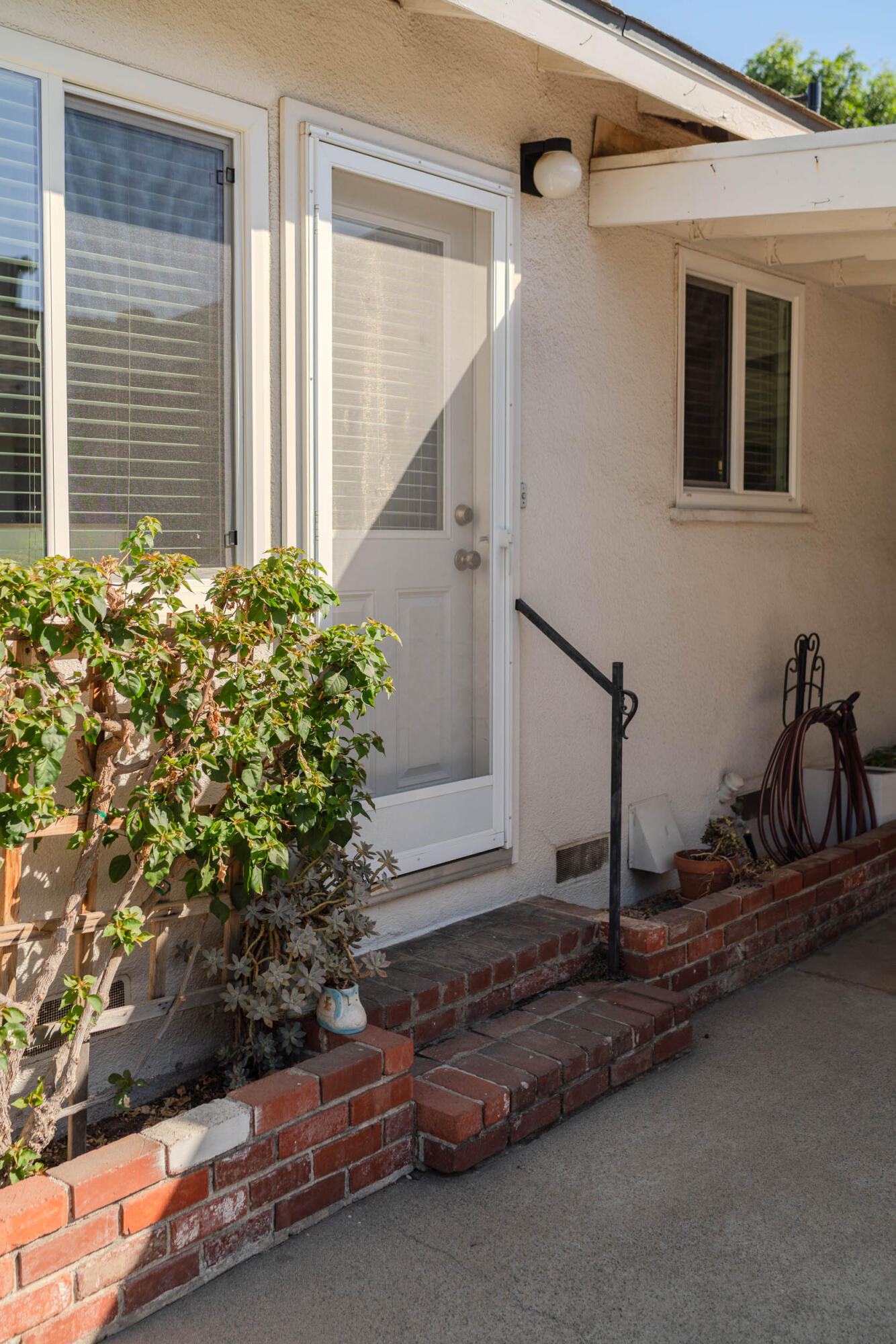 904 S Oak Park, Visalia, CA 93277