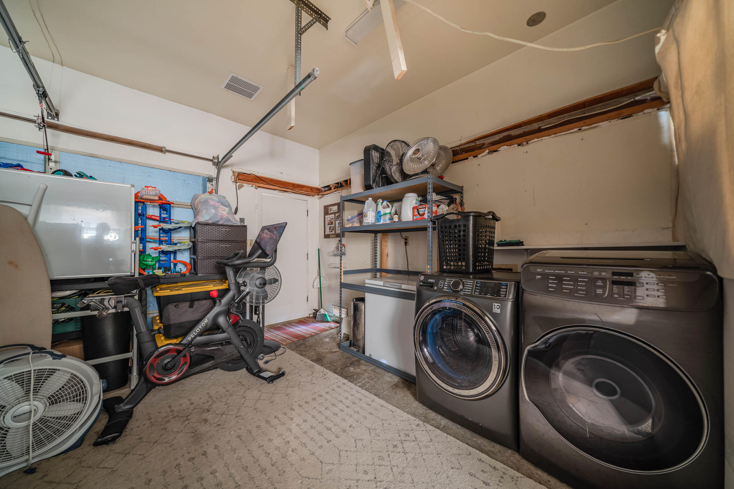 904 S Oak Park, Visalia, CA 93277