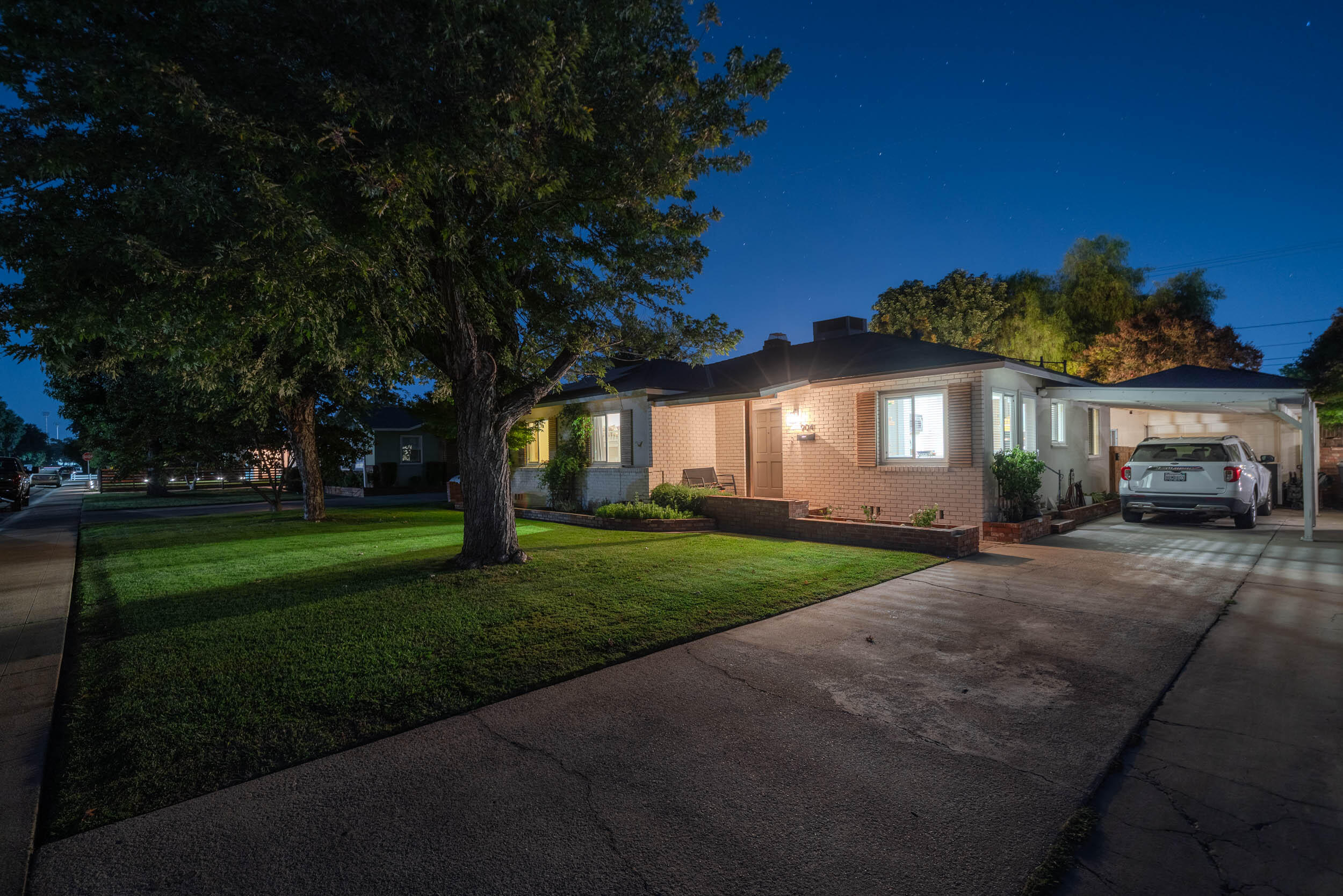 904 S Oak Park, Visalia, CA 93277