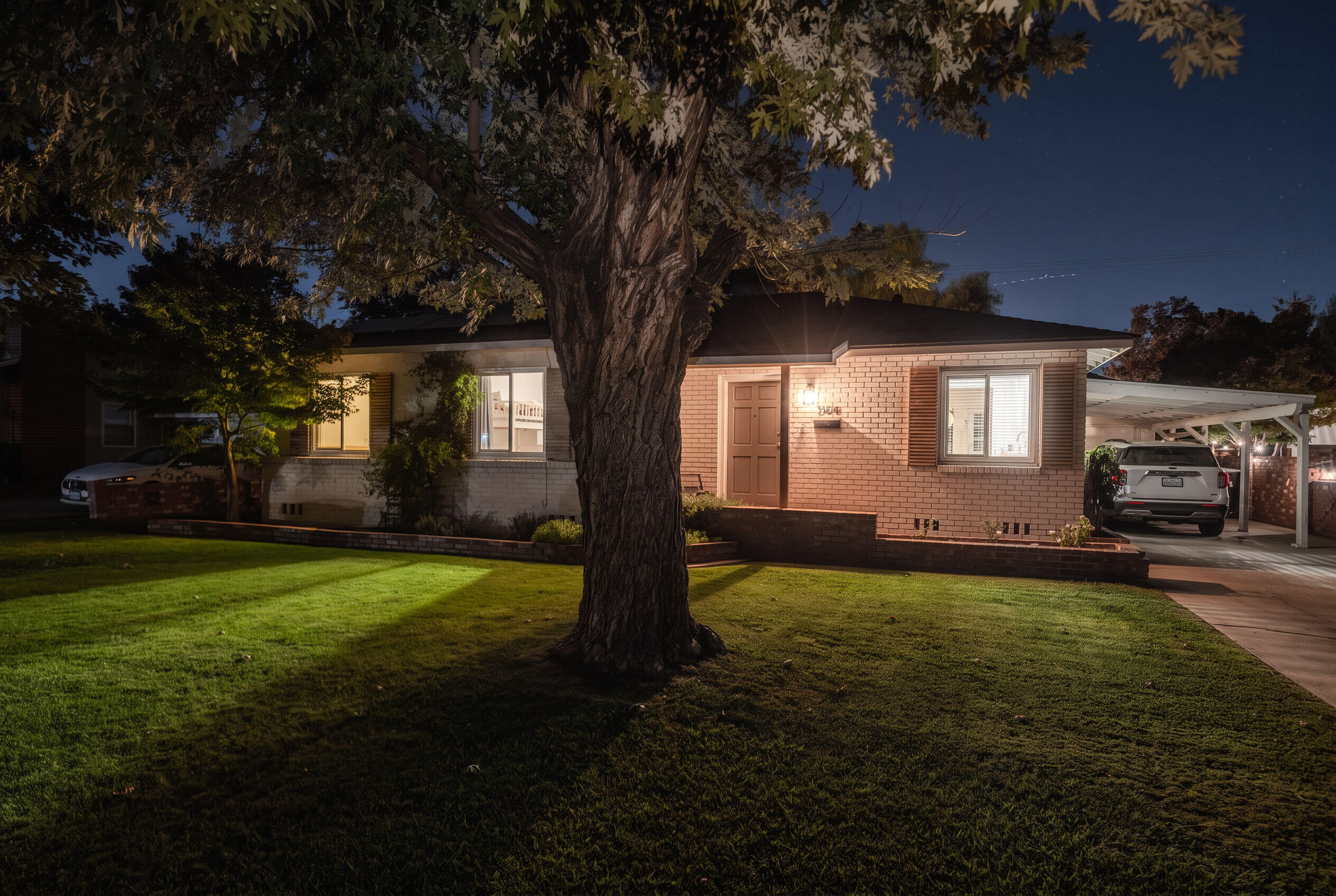 904 S Oak Park, Visalia, CA 93277