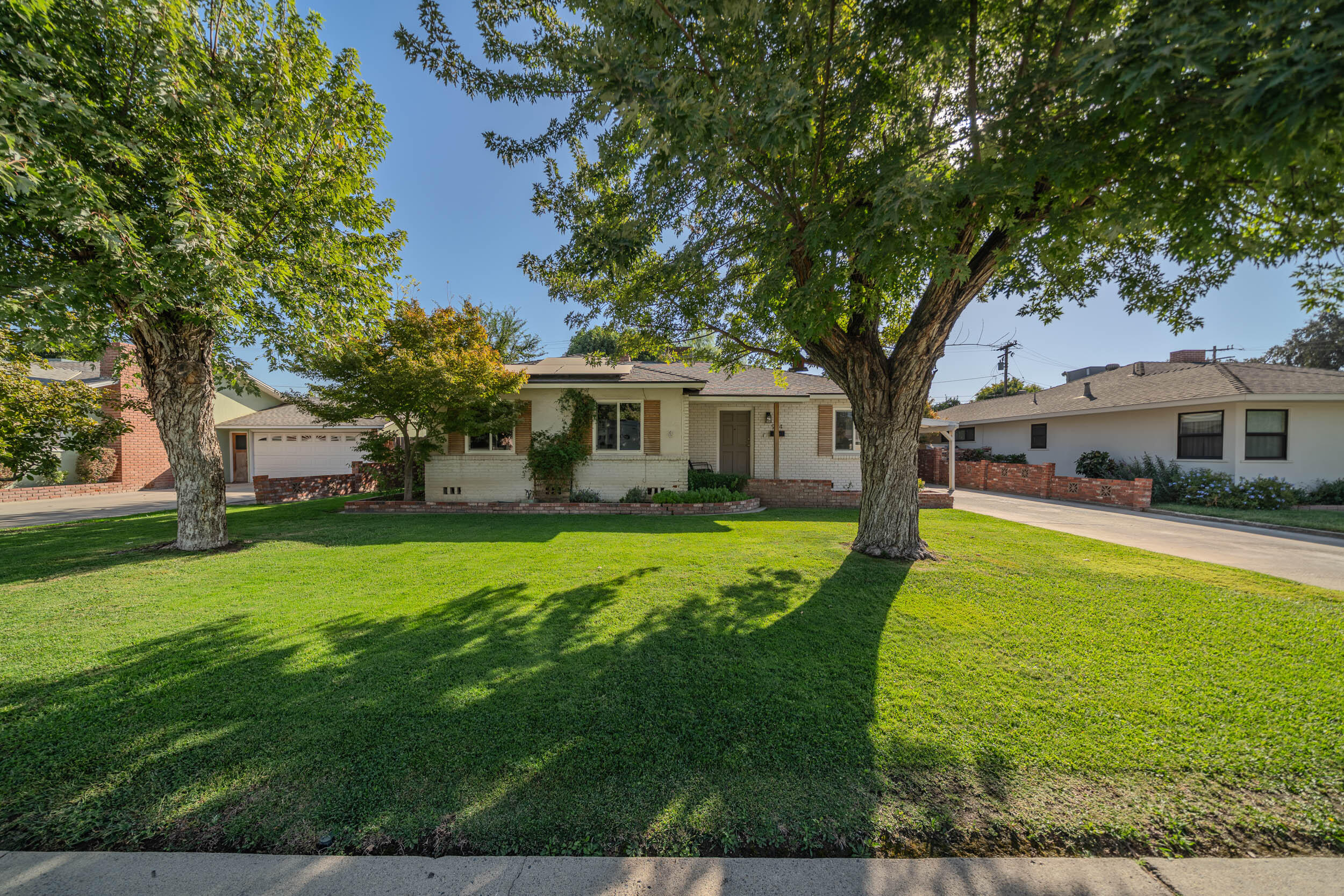 904 S Oak Park, Visalia, CA 93277