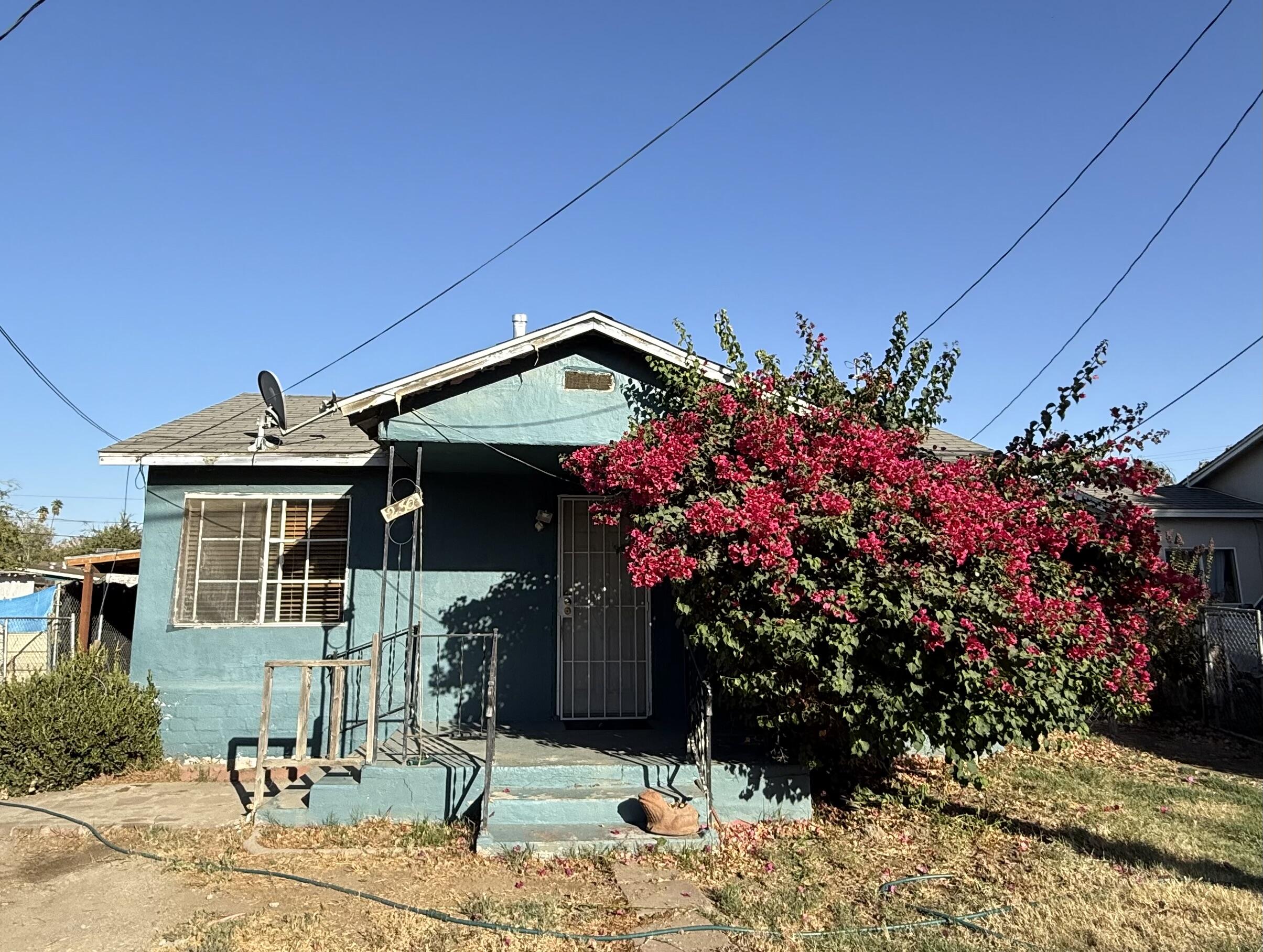 230 S Cottage St, Porterville, CA 93257
