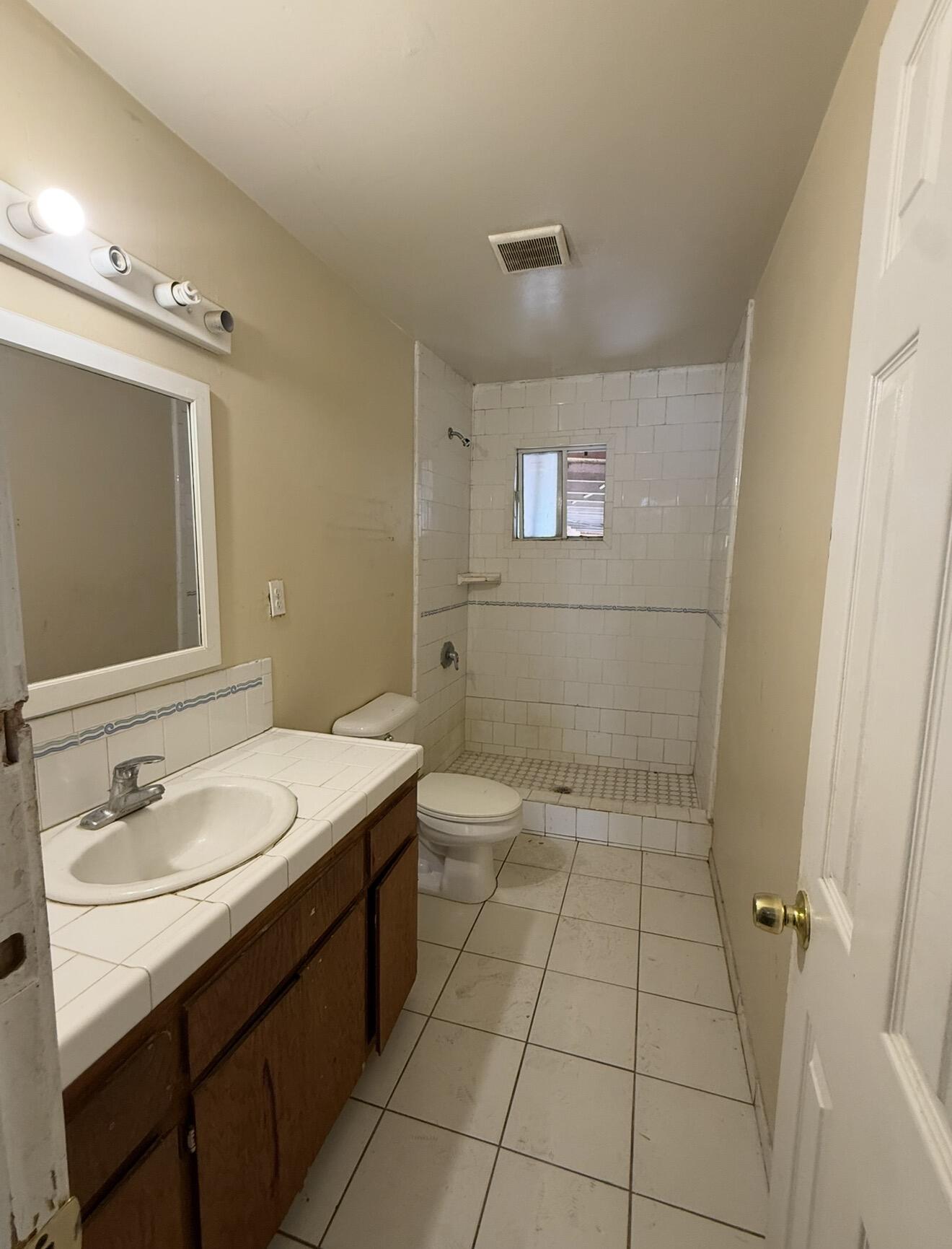 230 S Cottage St, Porterville, CA 93257