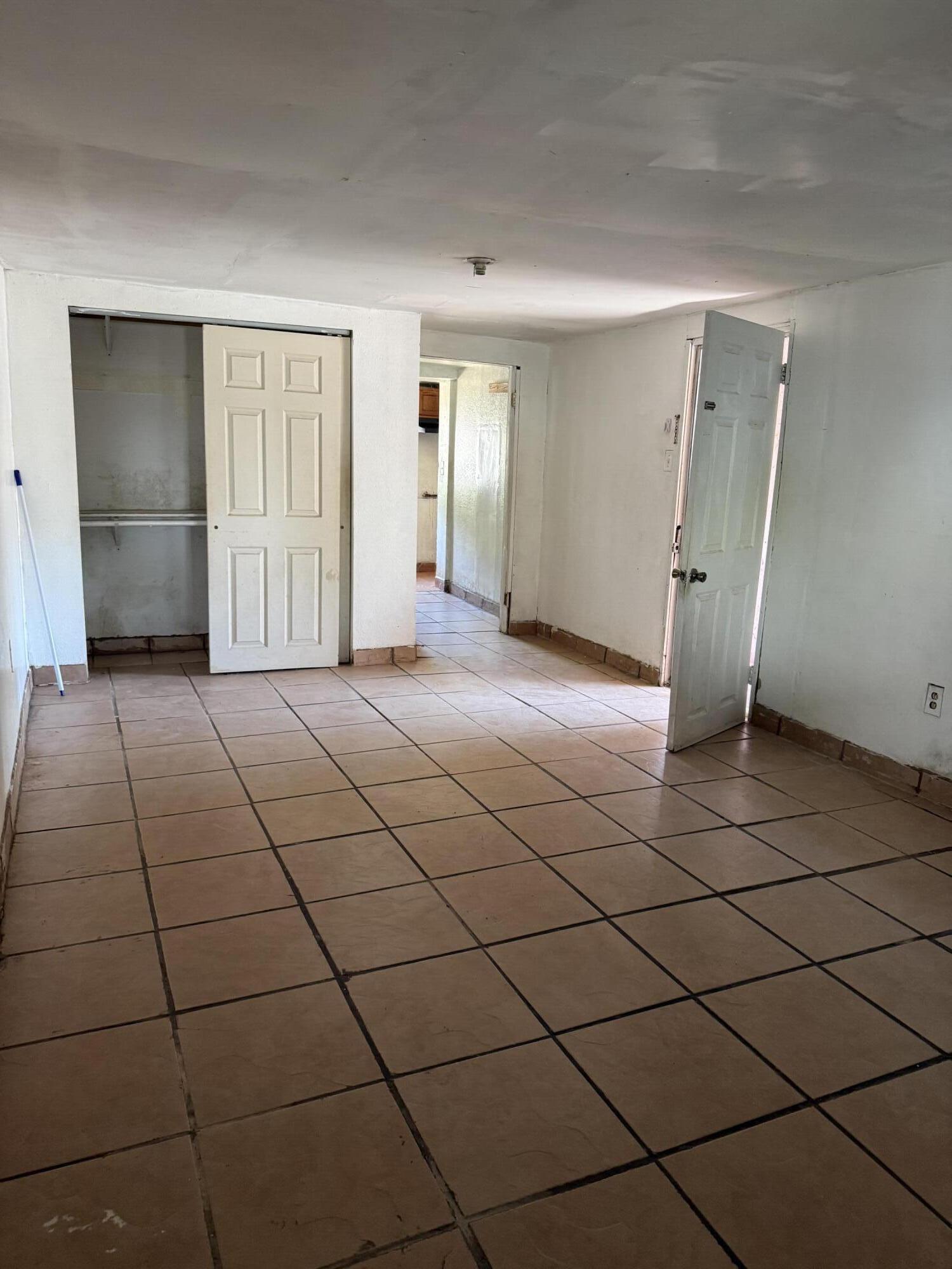 230 S Cottage St, Porterville, CA 93257