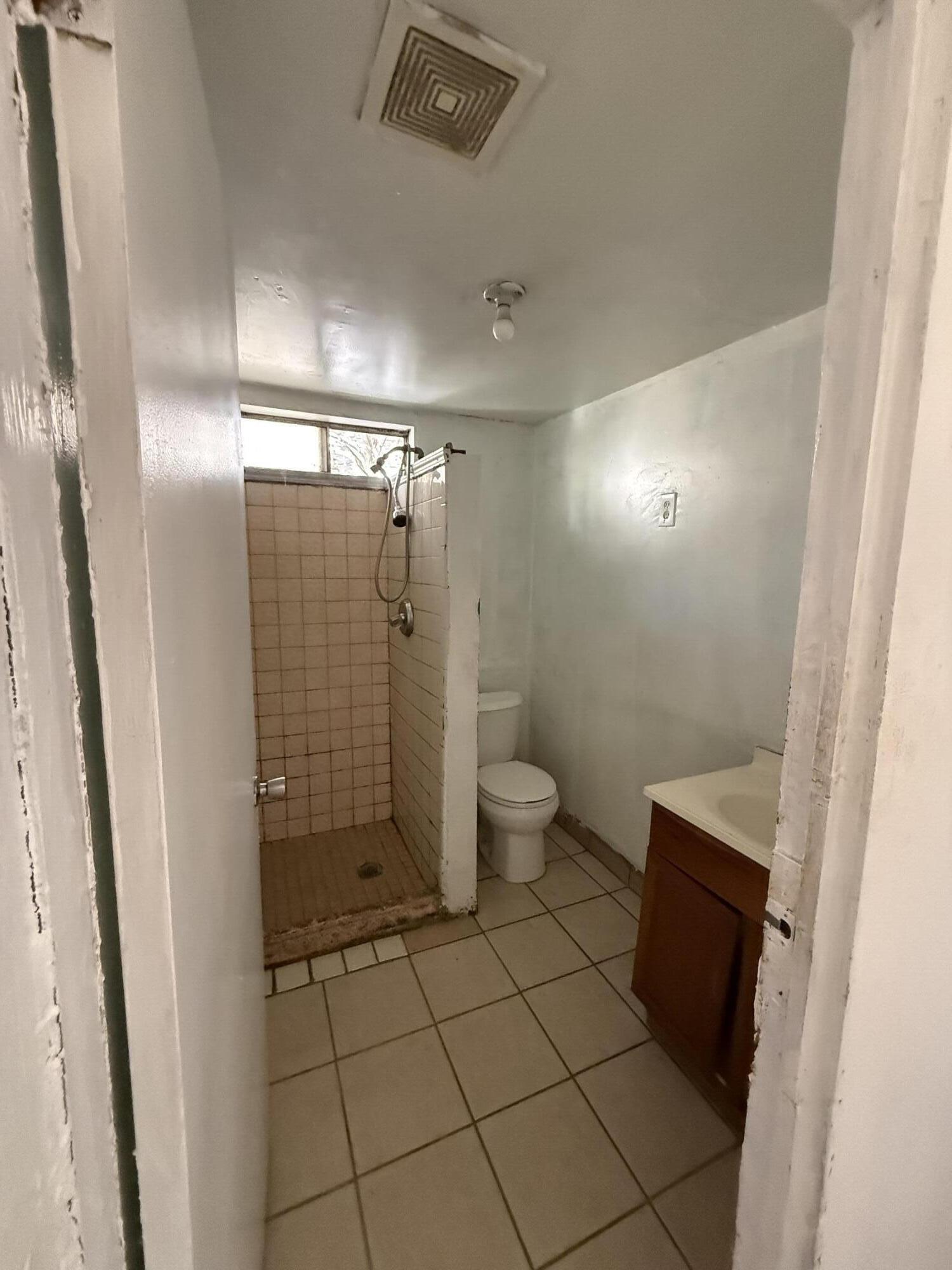 230 S Cottage St, Porterville, CA 93257