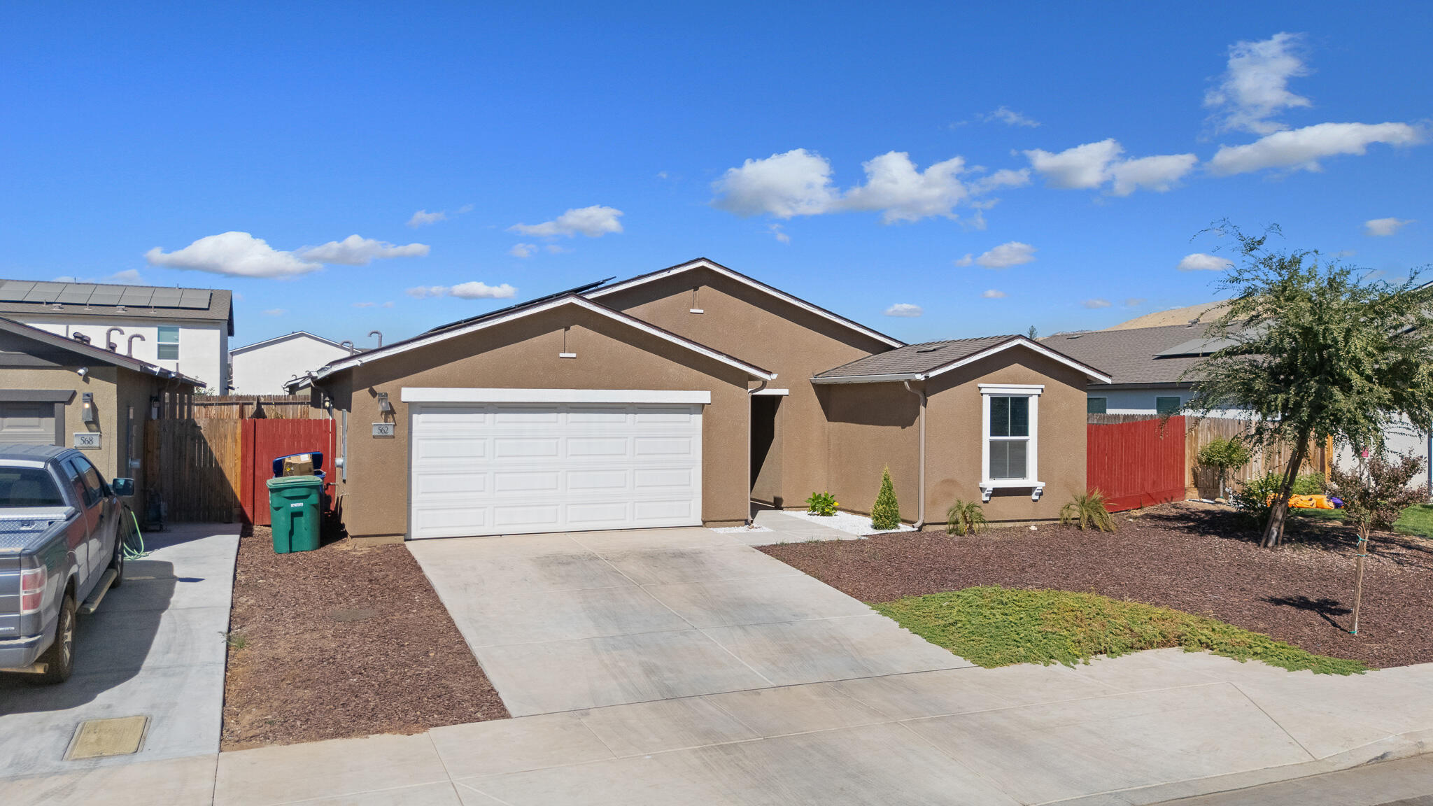 562 W Greenwood Ave, Woodlake, CA 93286