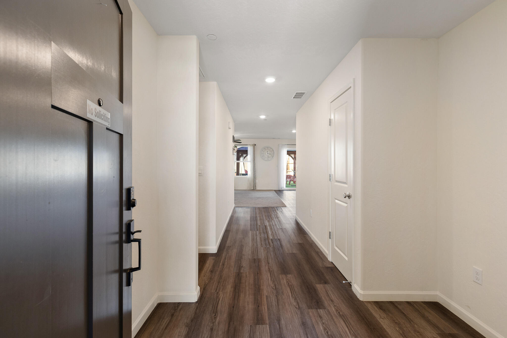 562 W Greenwood Ave, Woodlake, CA 93286