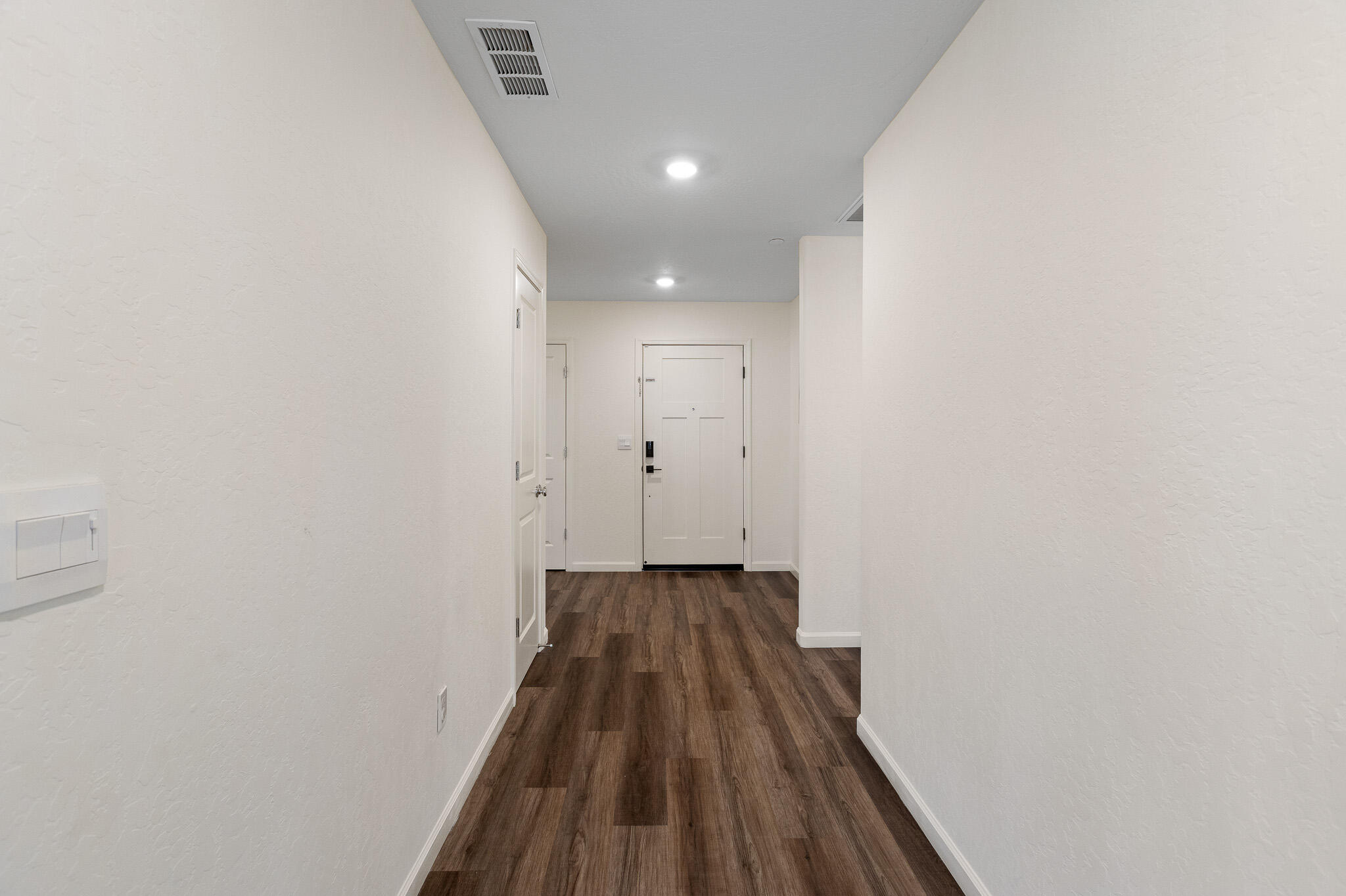 562 W Greenwood Ave, Woodlake, CA 93286