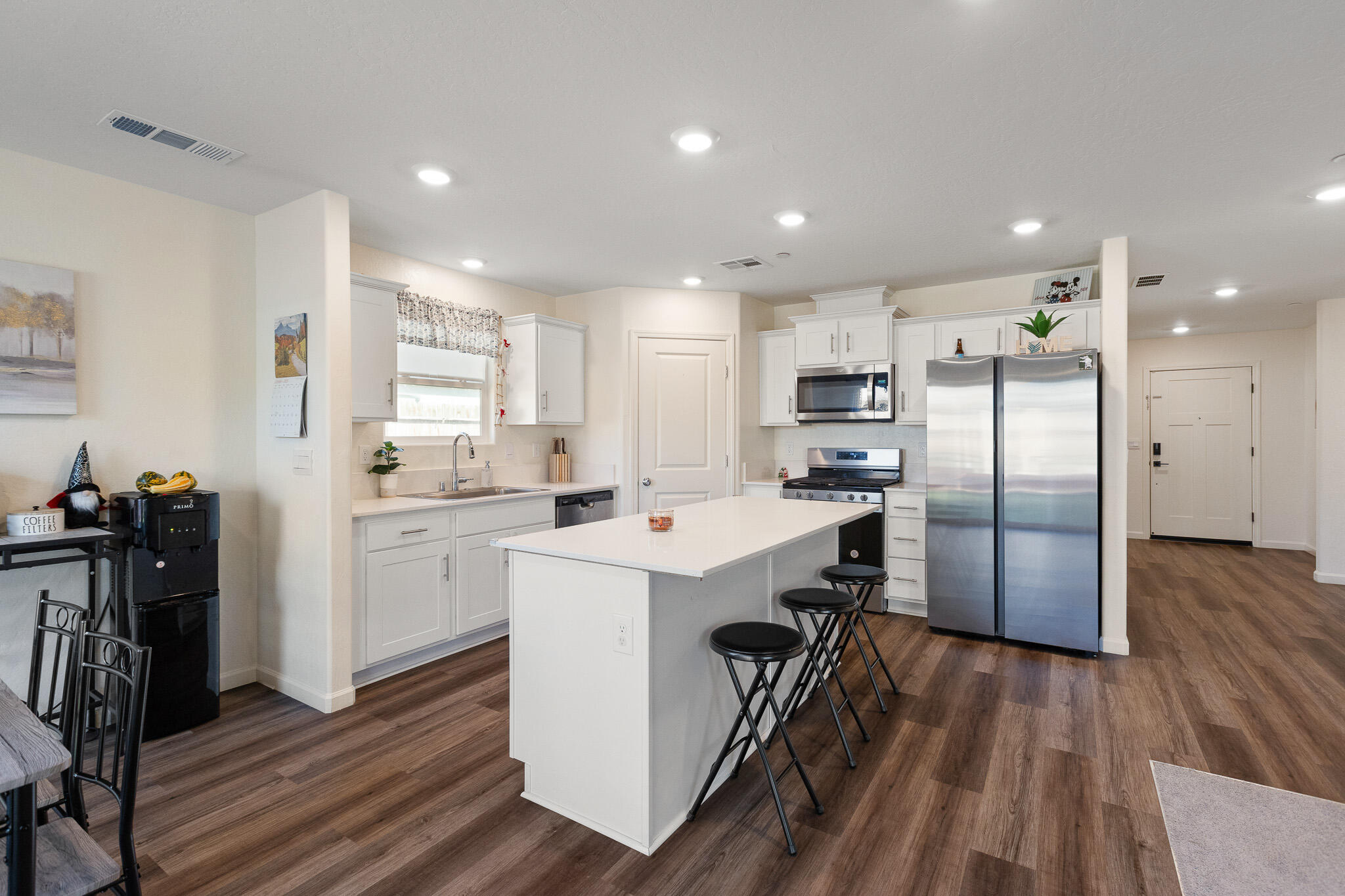 562 W Greenwood Ave, Woodlake, CA 93286