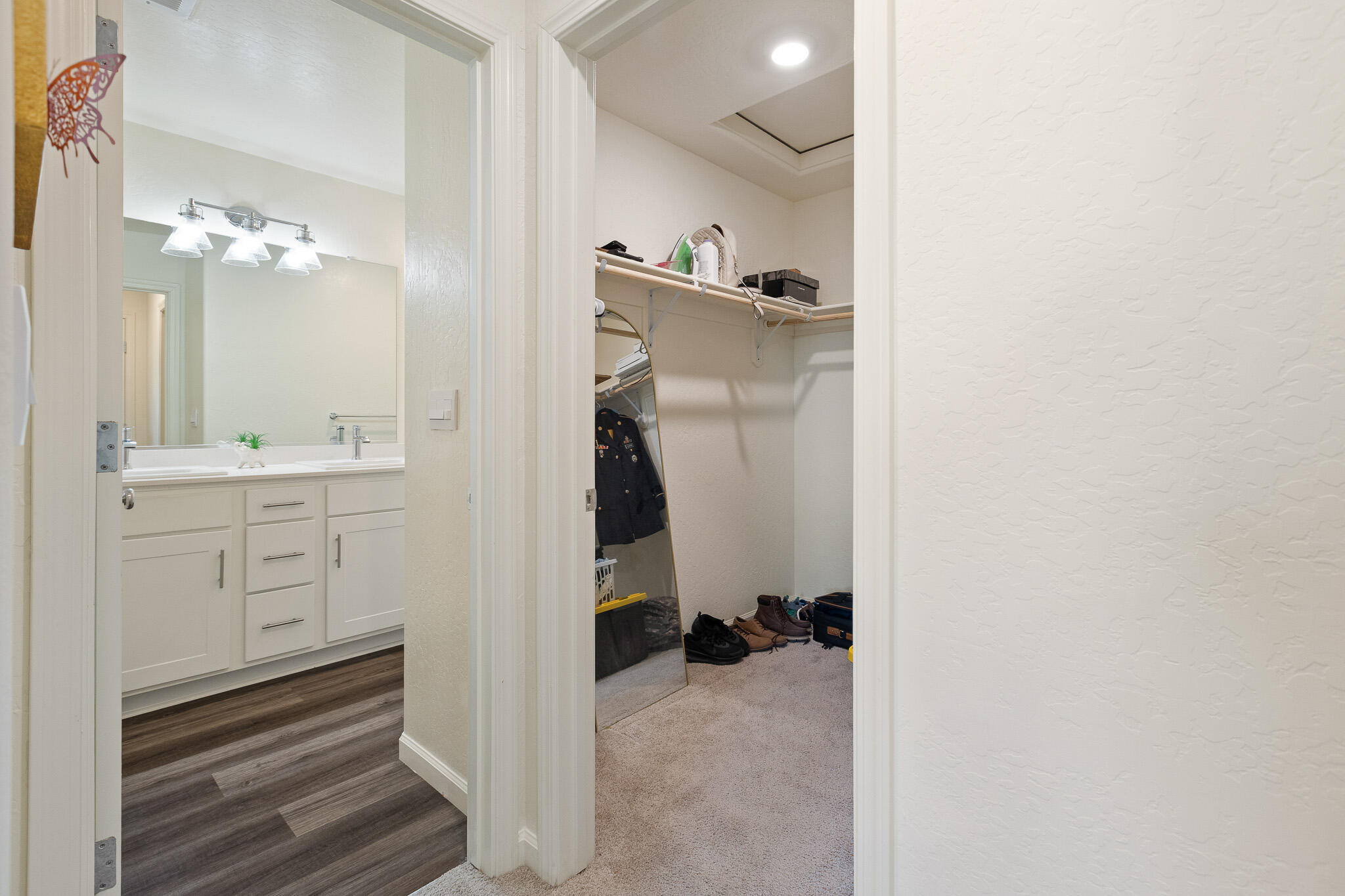 562 W Greenwood Ave, Woodlake, CA 93286