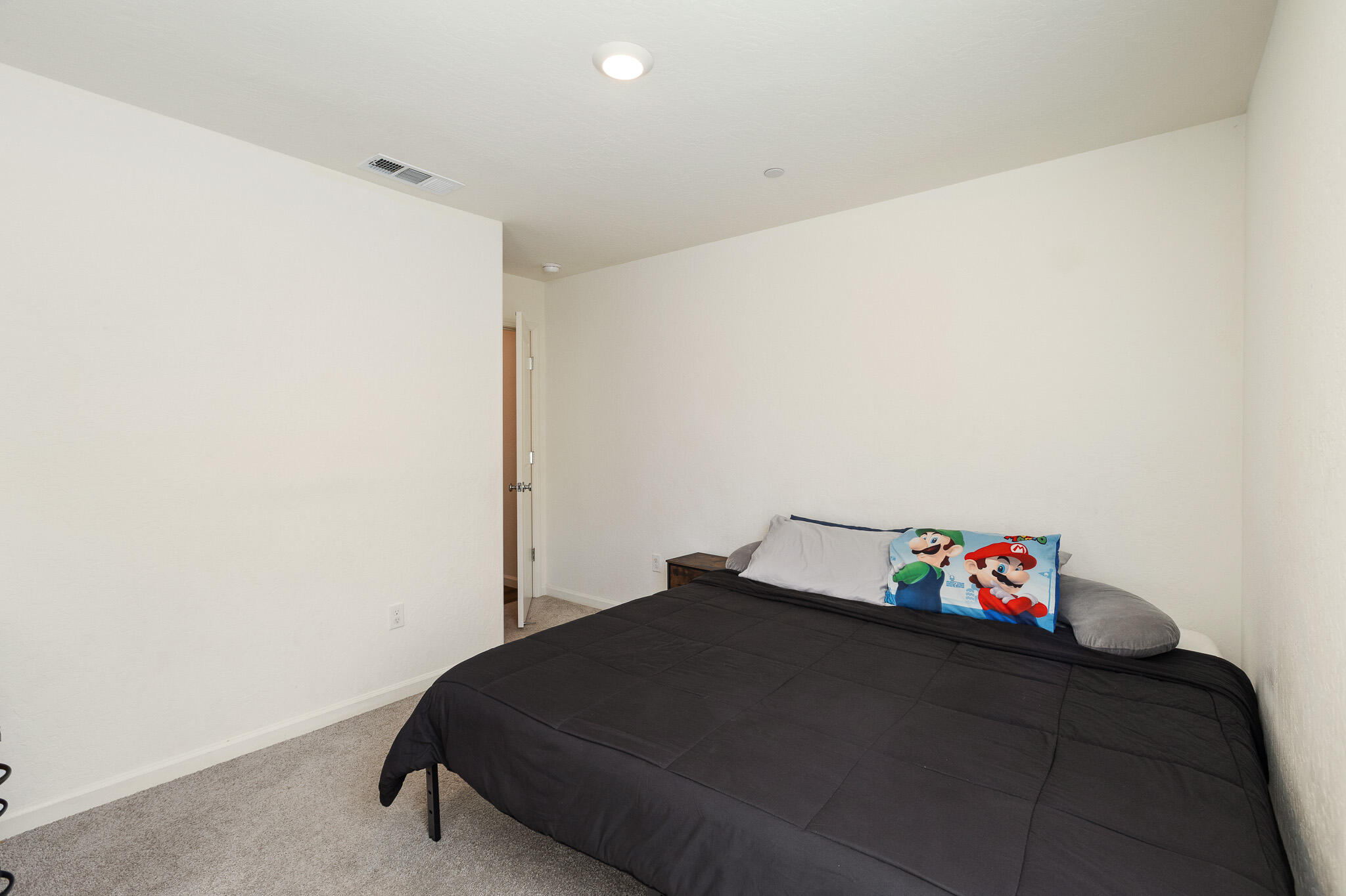 562 W Greenwood Ave, Woodlake, CA 93286