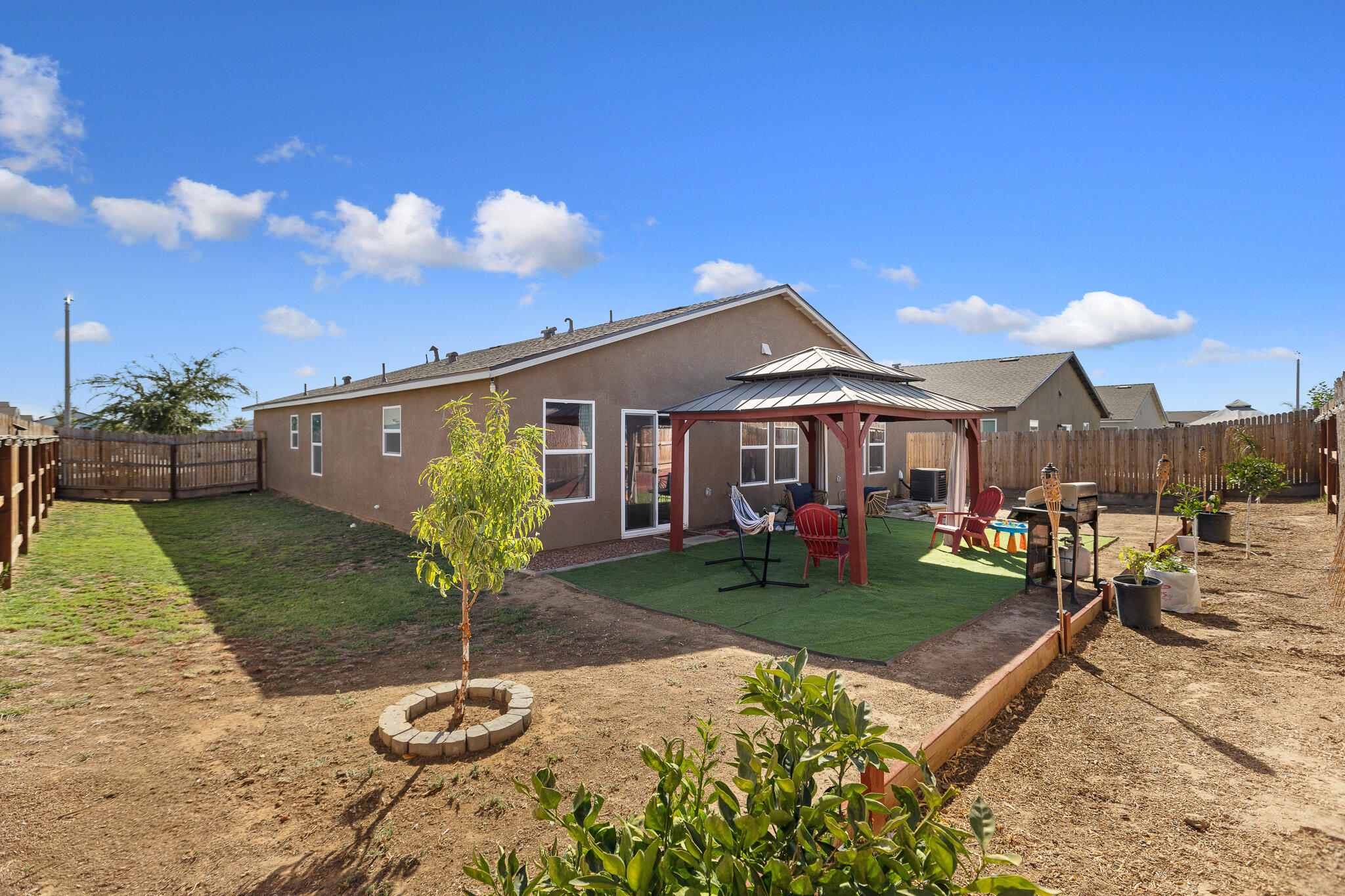 562 W Greenwood Ave, Woodlake, CA 93286