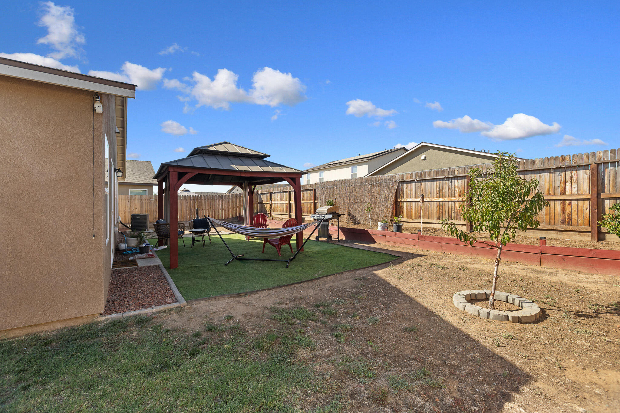 562 W Greenwood Ave, Woodlake, CA 93286