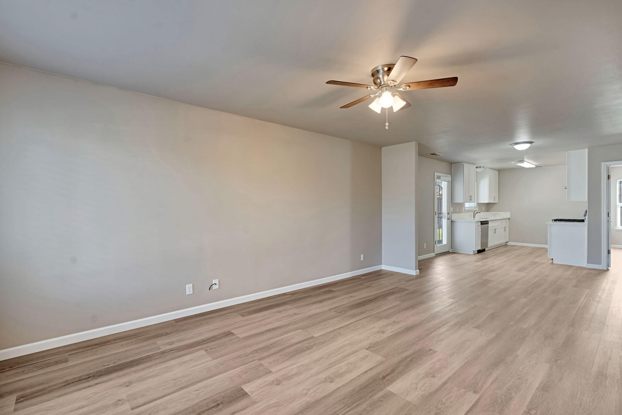 630 N Whitney Ave, Dinuba, CA 93618