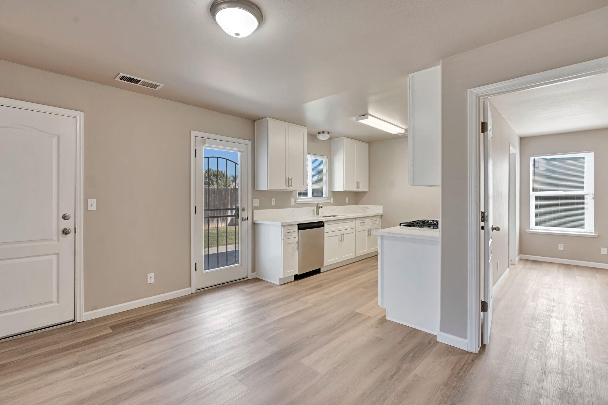 630 N Whitney Ave, Dinuba, CA 93618