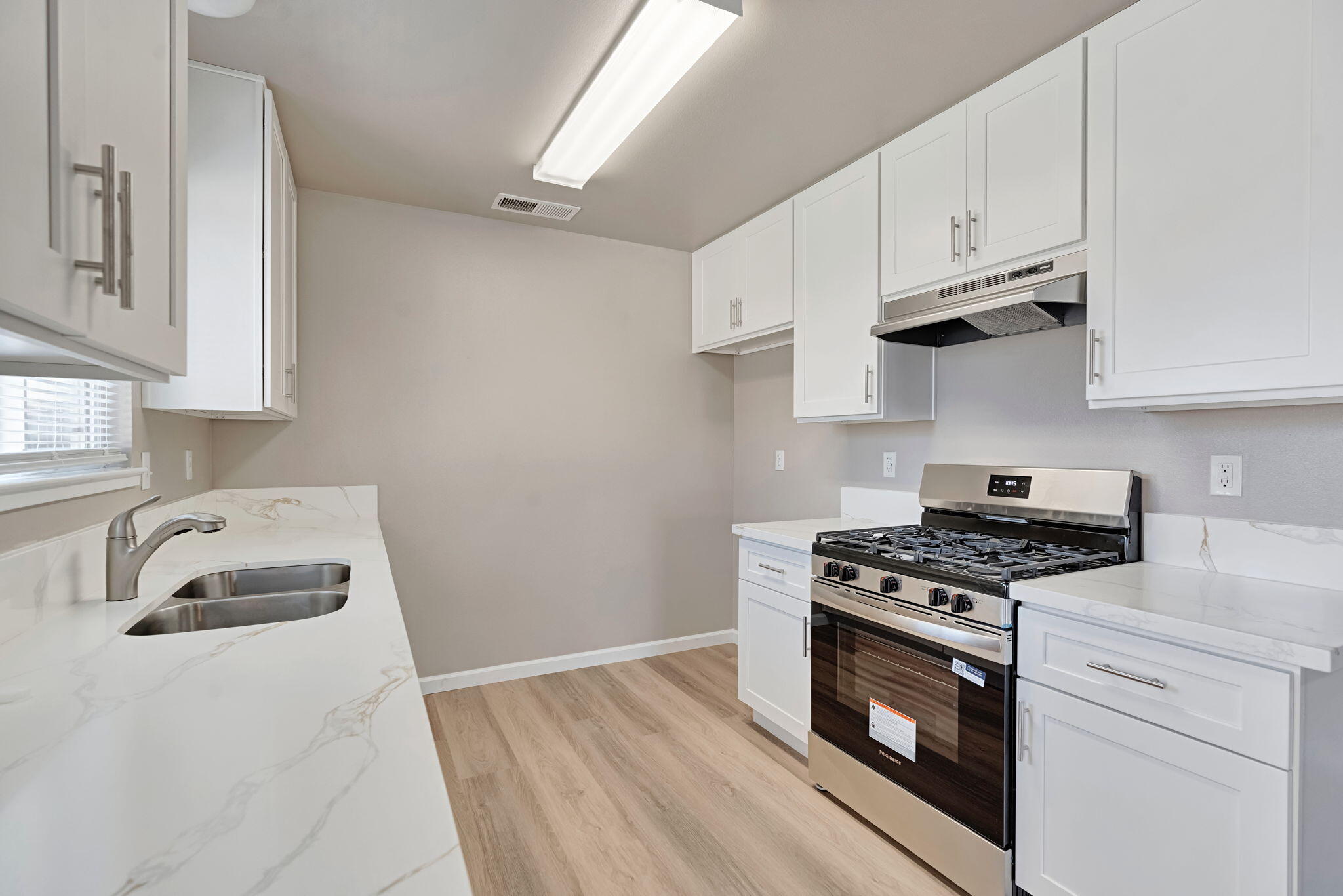 630 N Whitney Ave, Dinuba, CA 93618