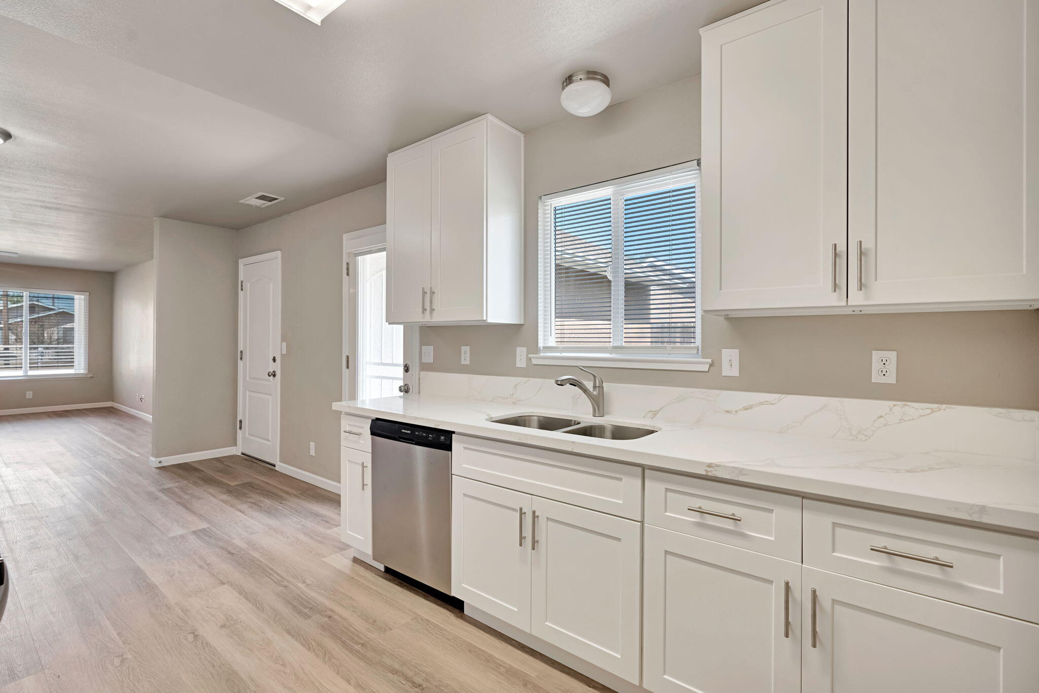630 N Whitney Ave, Dinuba, CA 93618