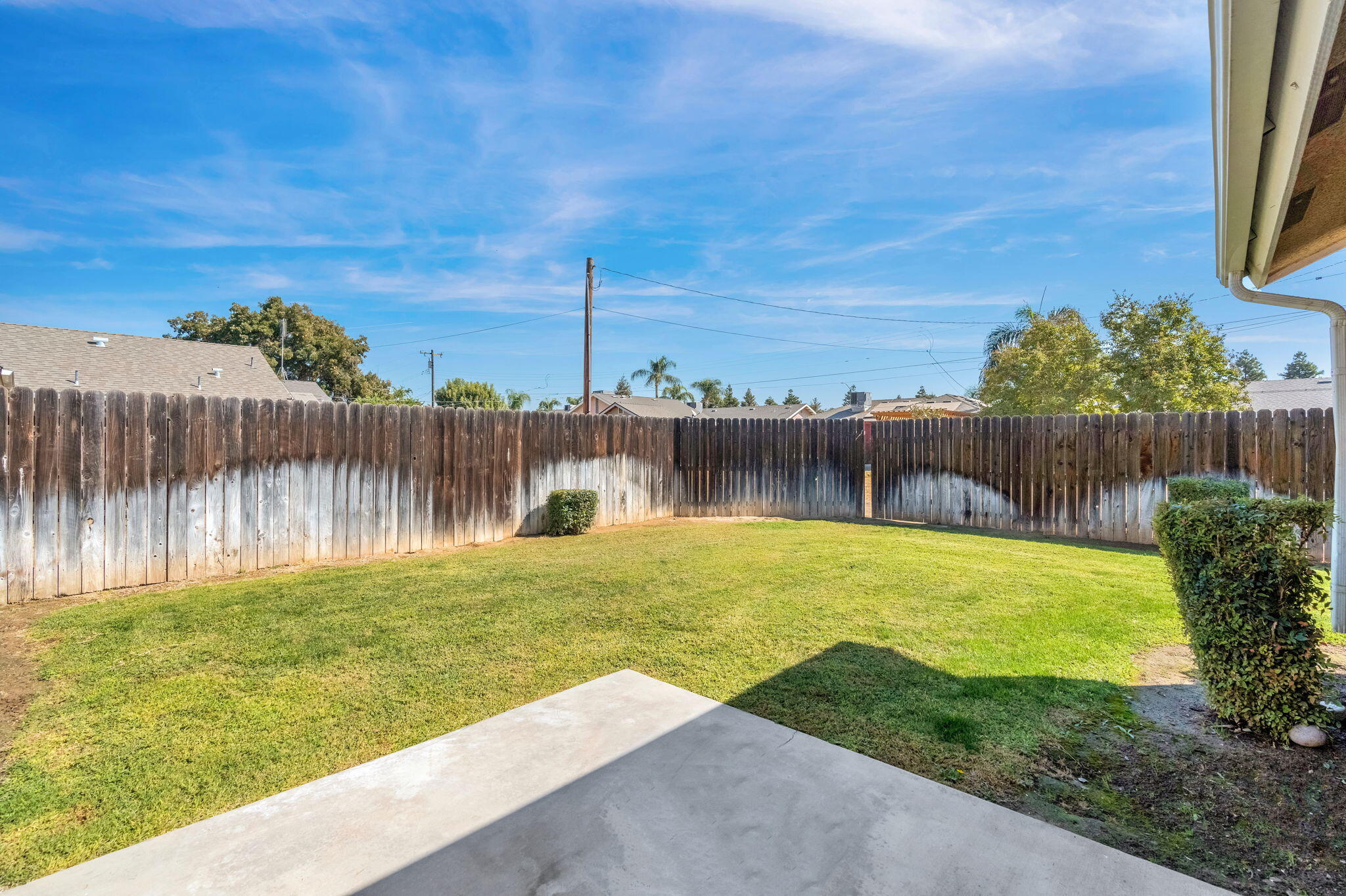 630 N Whitney Ave, Dinuba, CA 93618