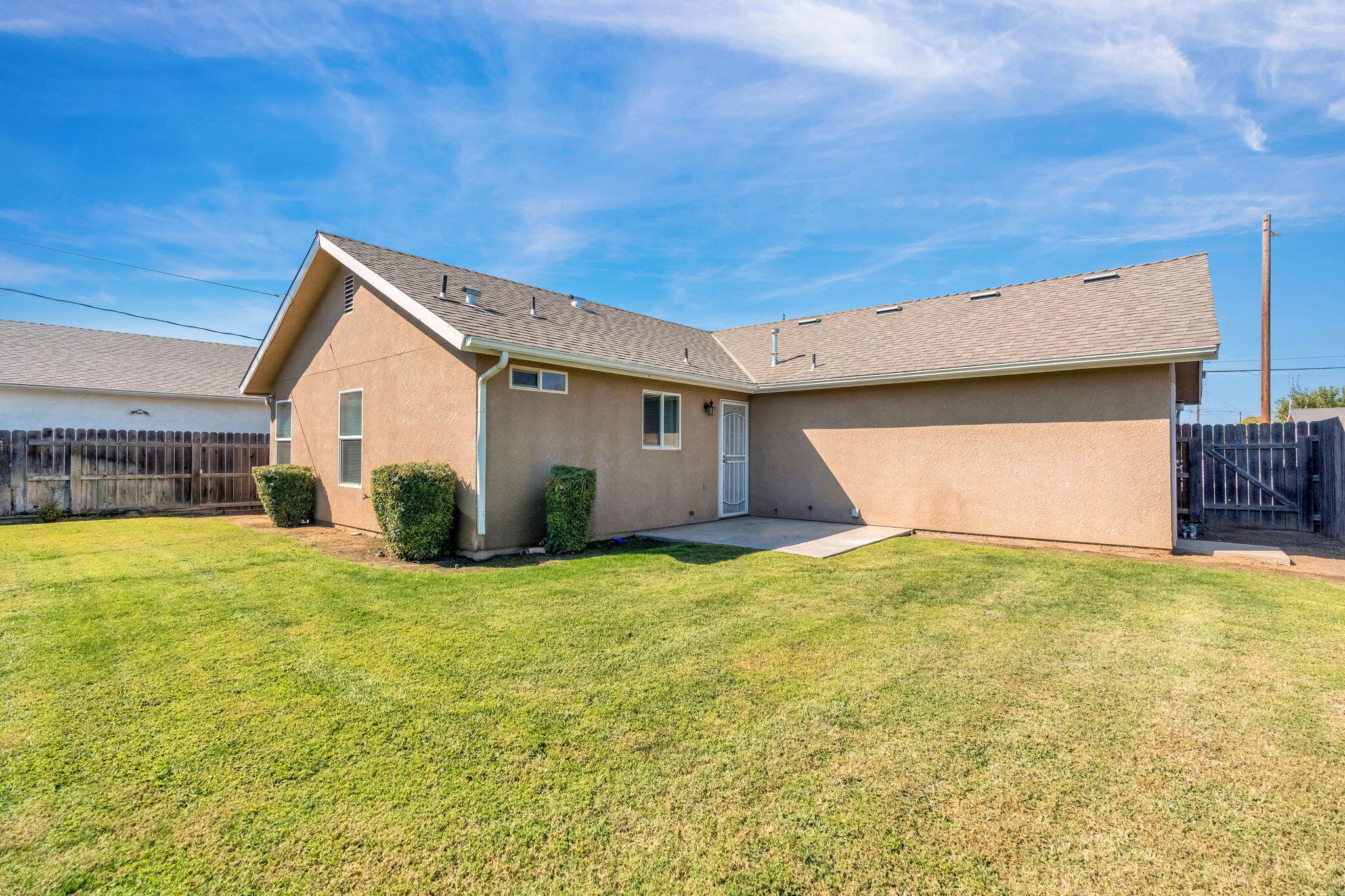 630 N Whitney Ave, Dinuba, CA 93618