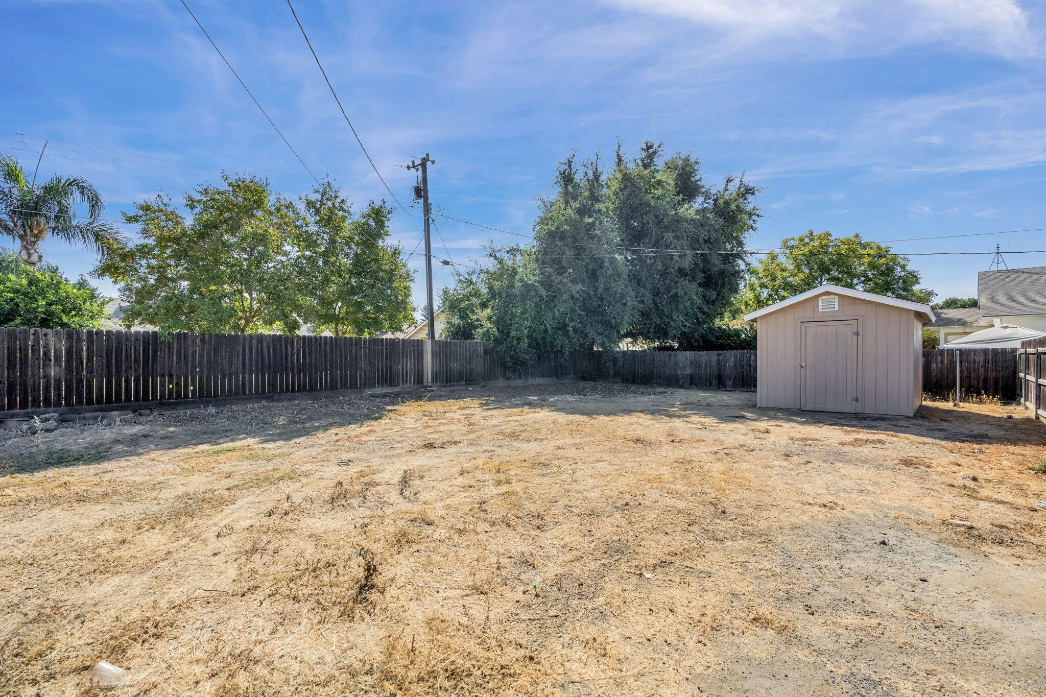 630 N Whitney Ave, Dinuba, CA 93618