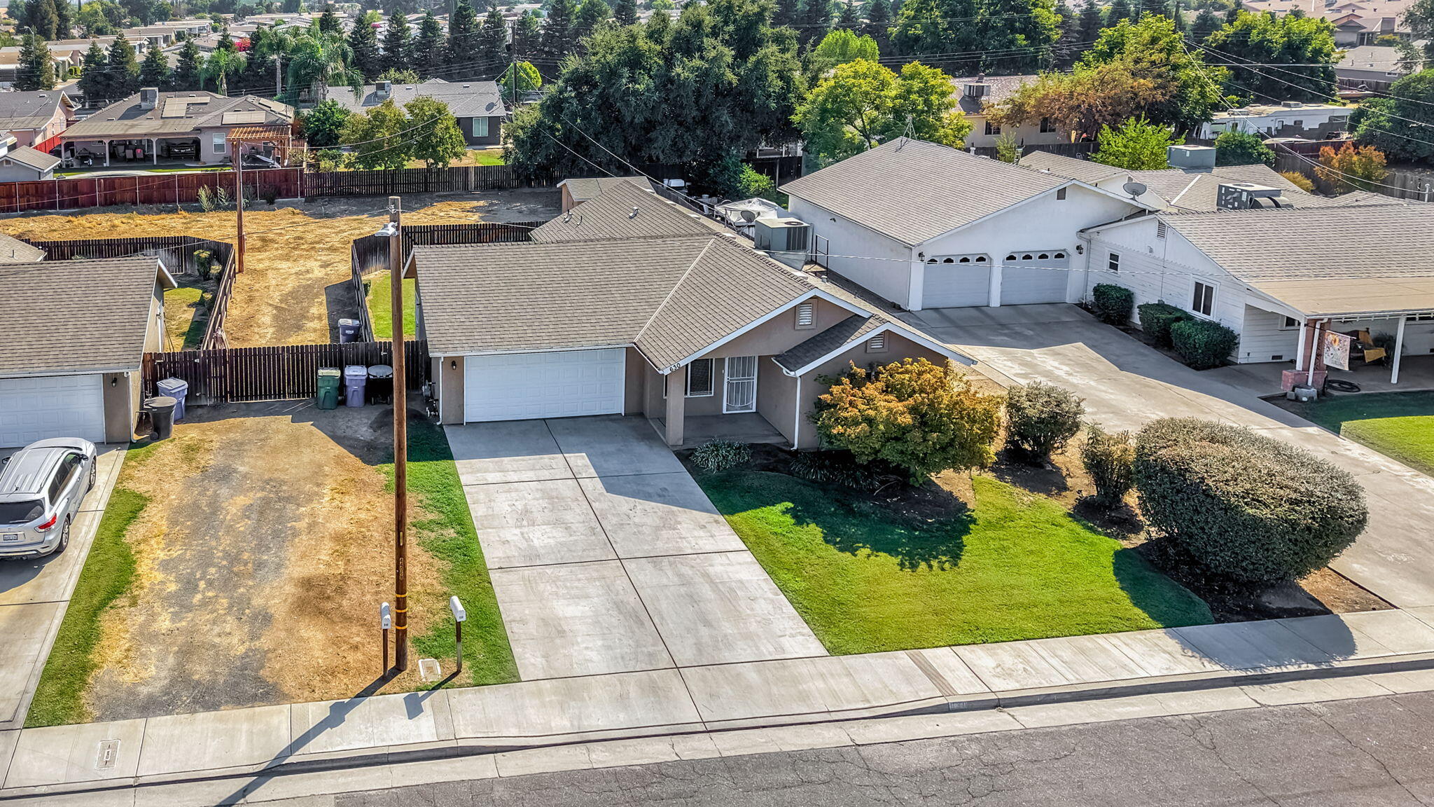 630 N Whitney Ave, Dinuba, CA 93618