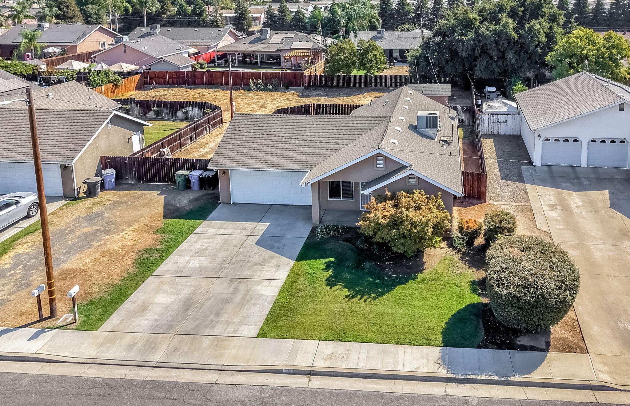 630 N Whitney Ave, Dinuba, CA 93618