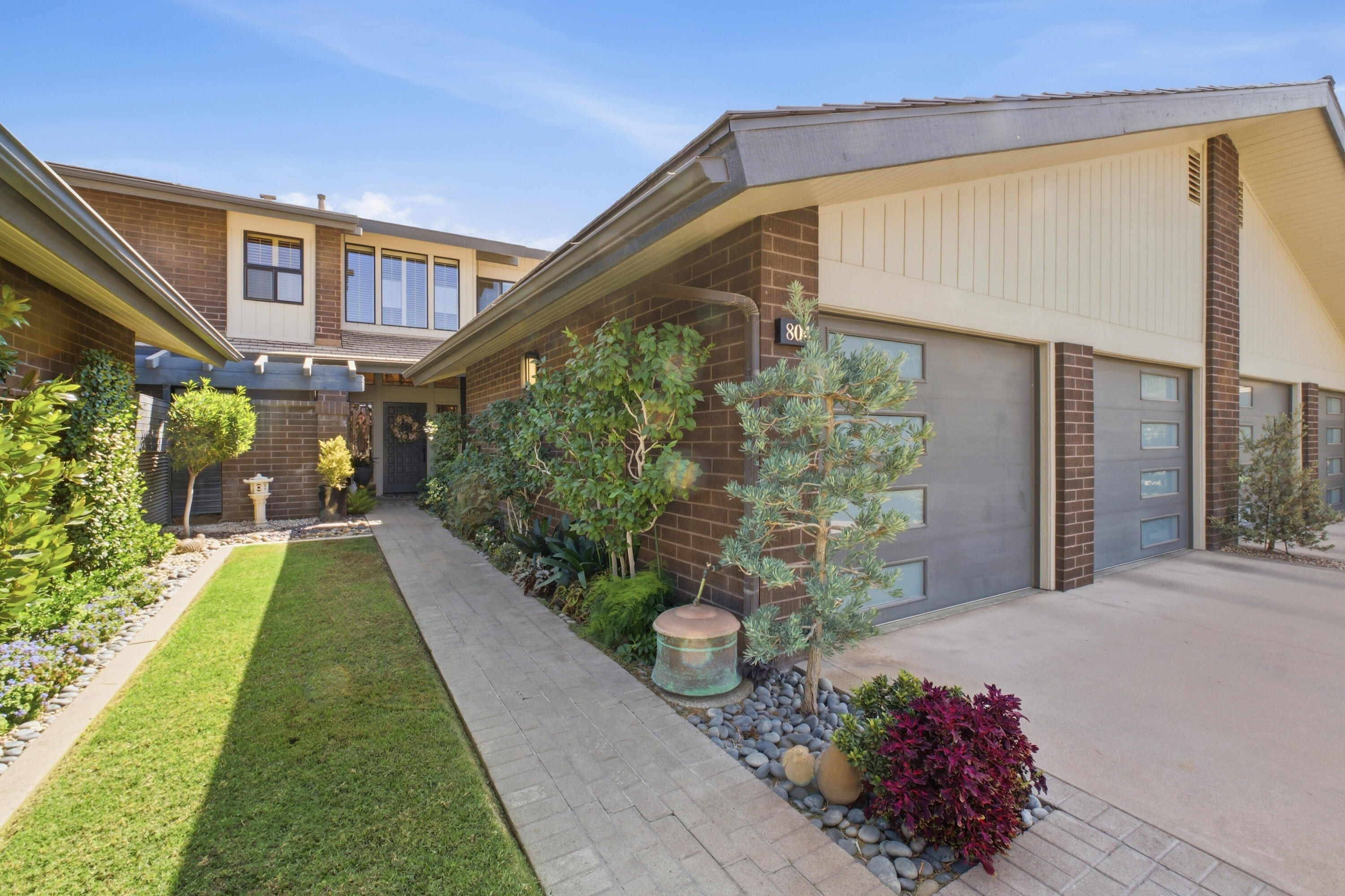 804 N Silvervale Dr, Visalia, CA 93291