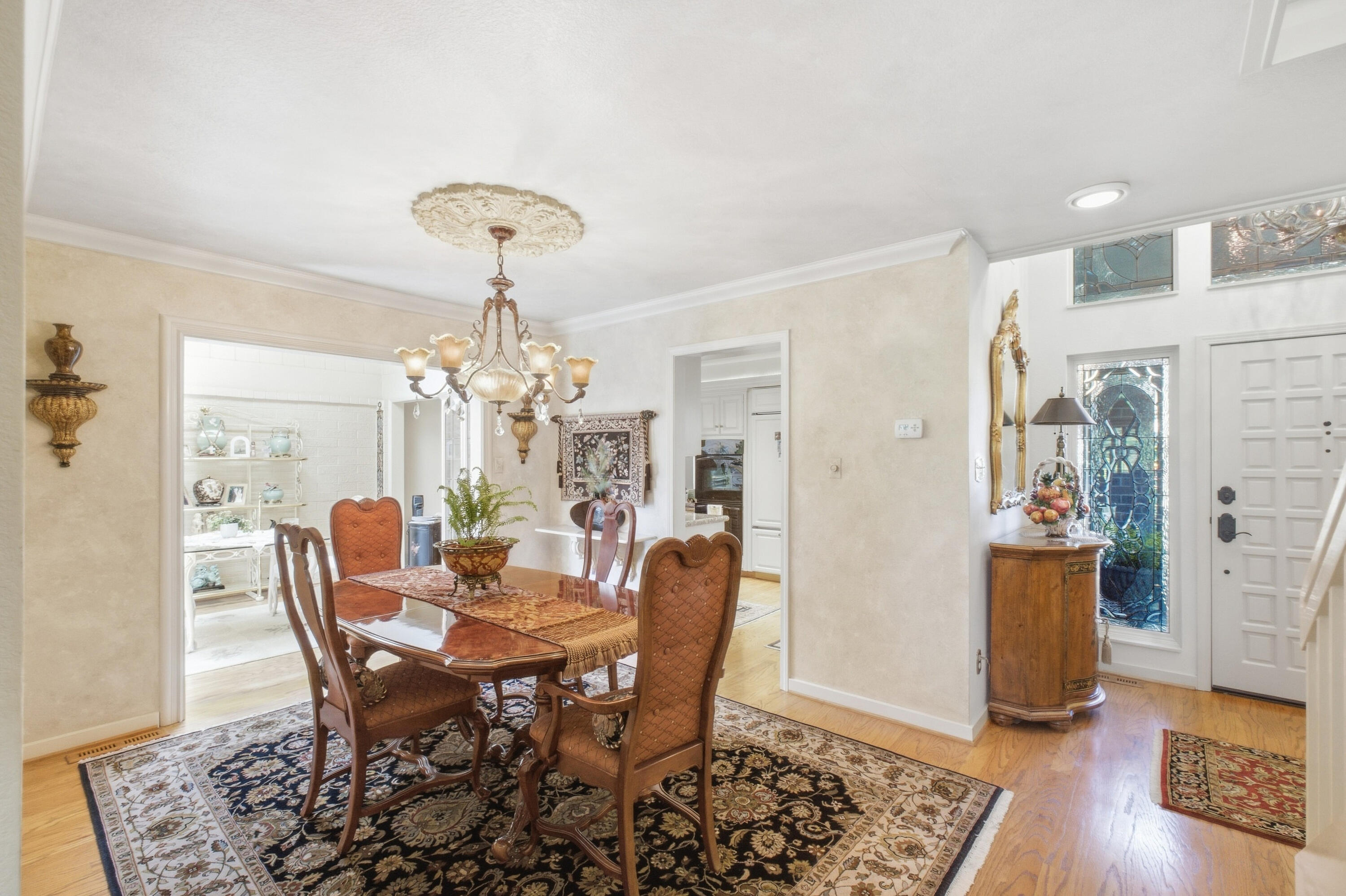 804 N Silvervale Dr, Visalia, CA 93291