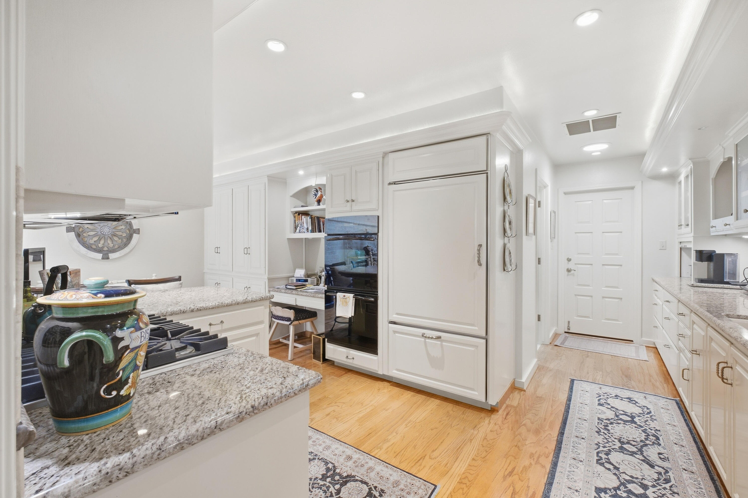 804 N Silvervale Dr, Visalia, CA 93291