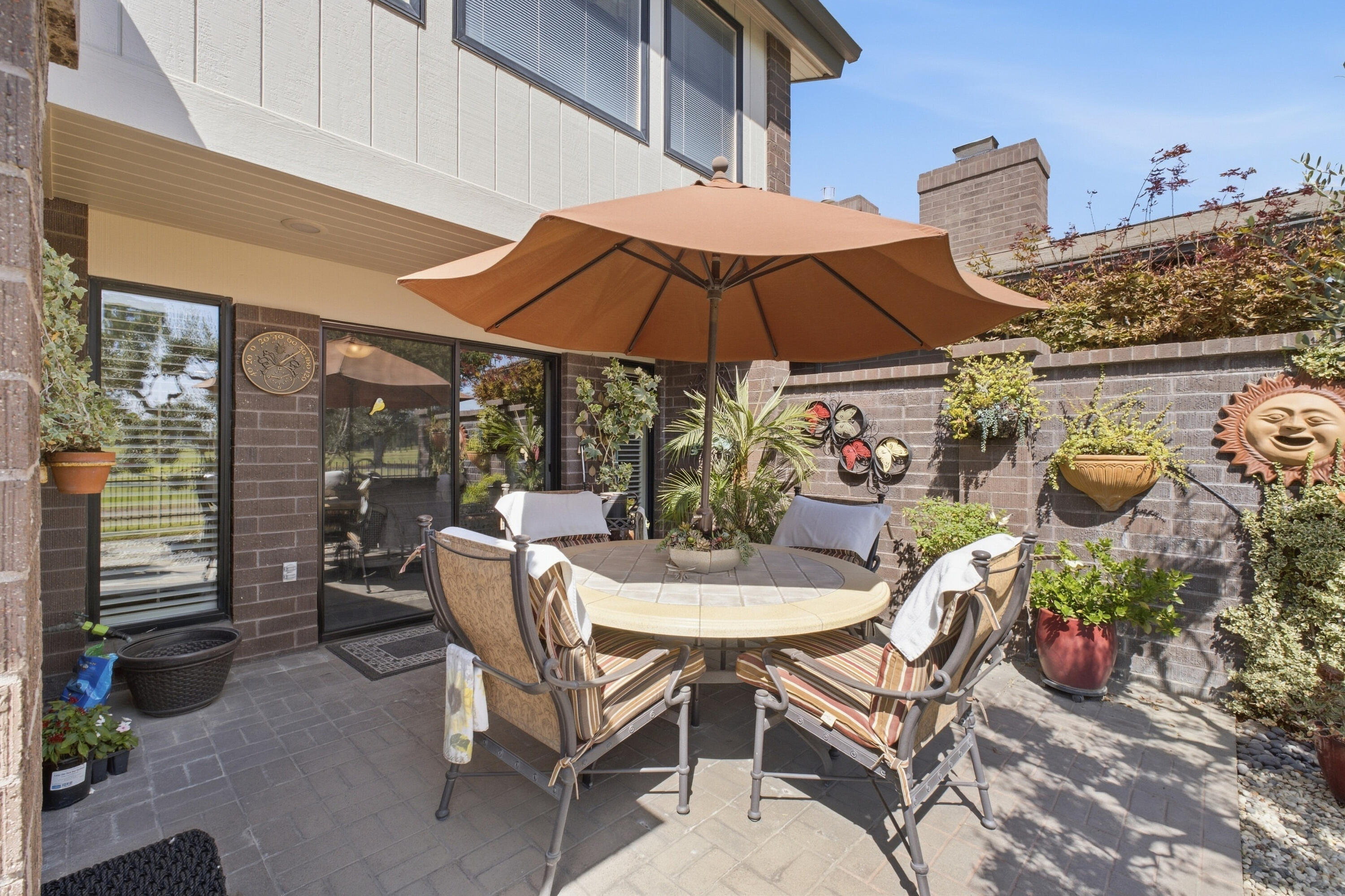 804 N Silvervale Dr, Visalia, CA 93291