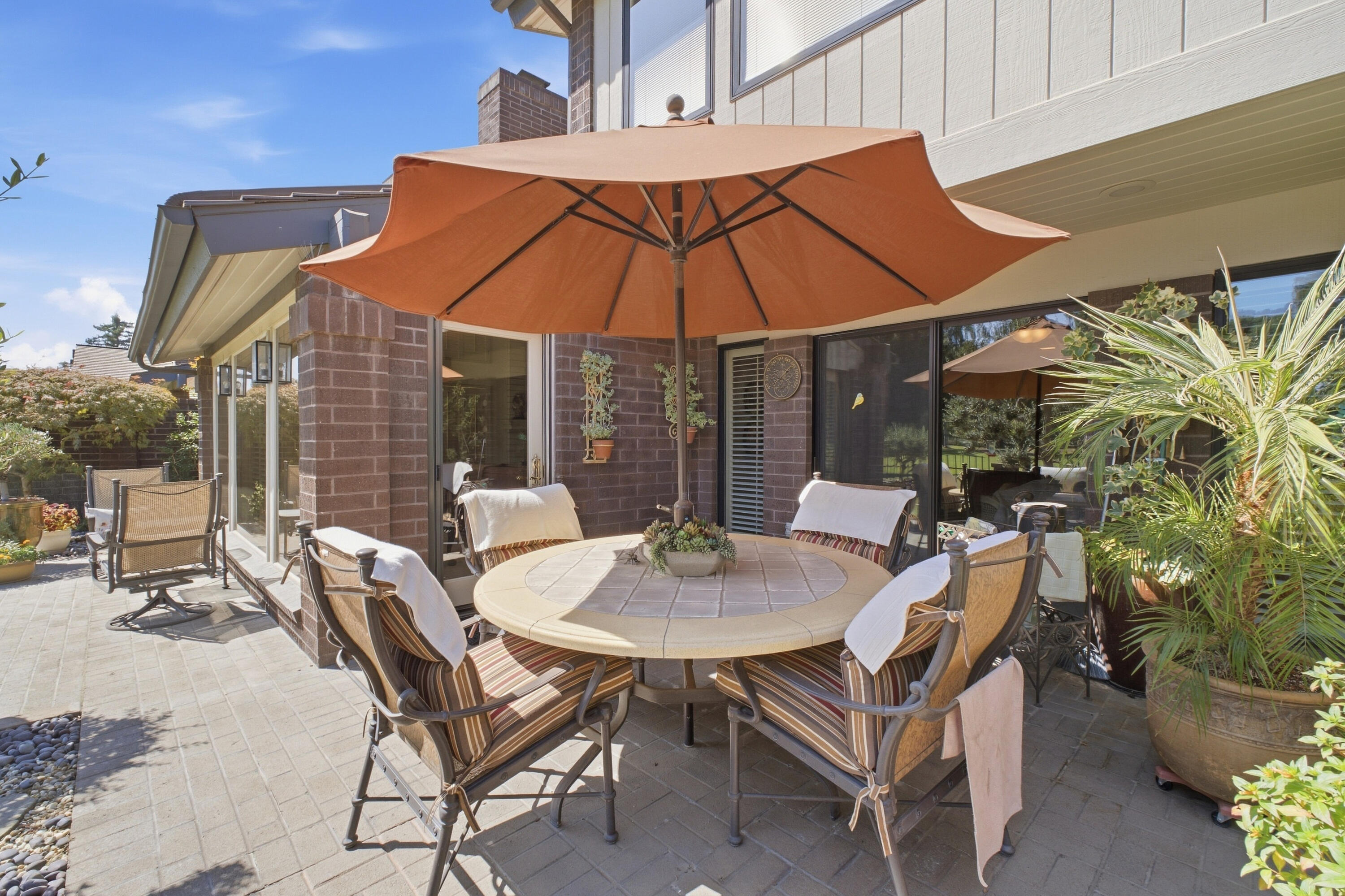 804 N Silvervale Dr, Visalia, CA 93291