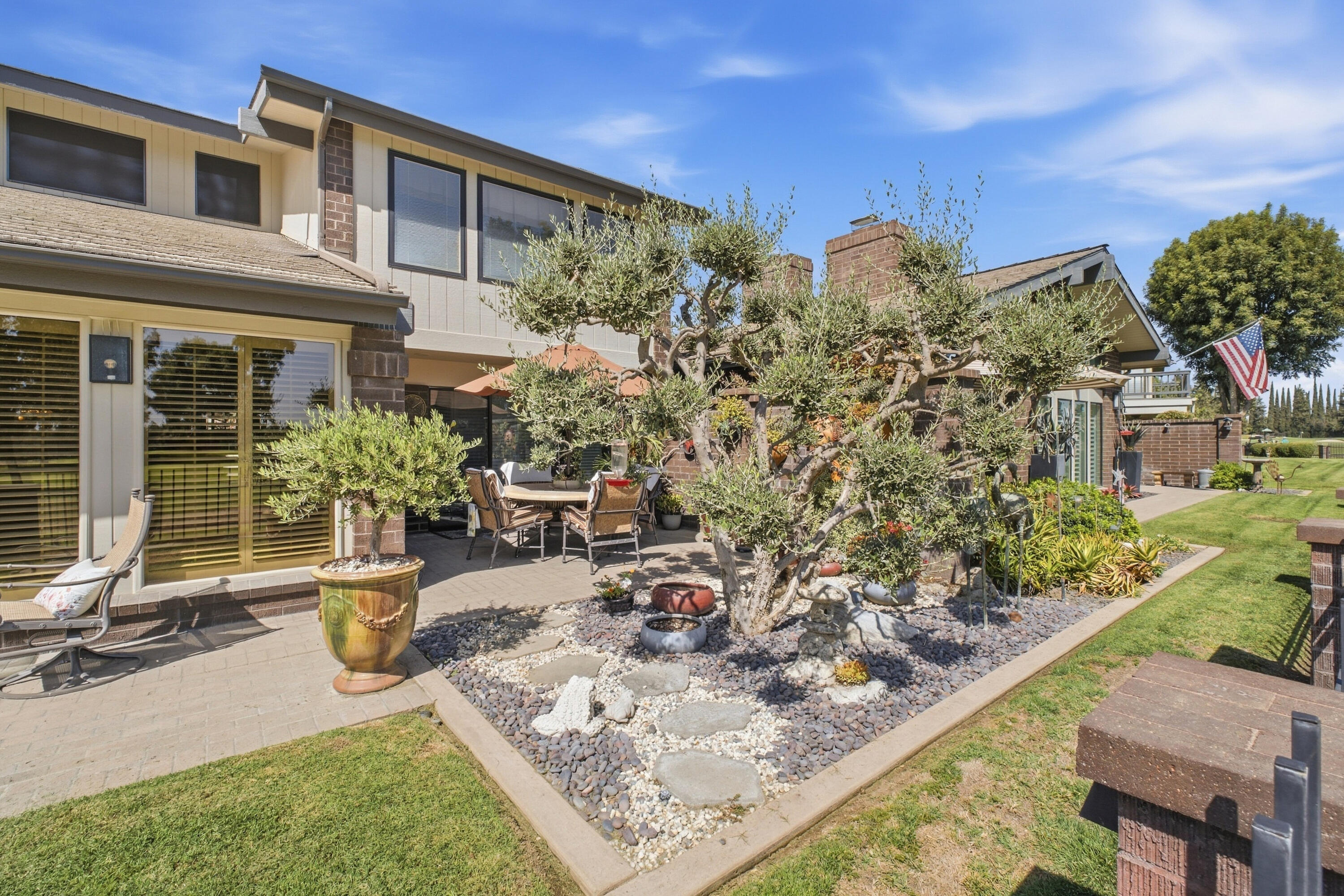 804 N Silvervale Dr, Visalia, CA 93291