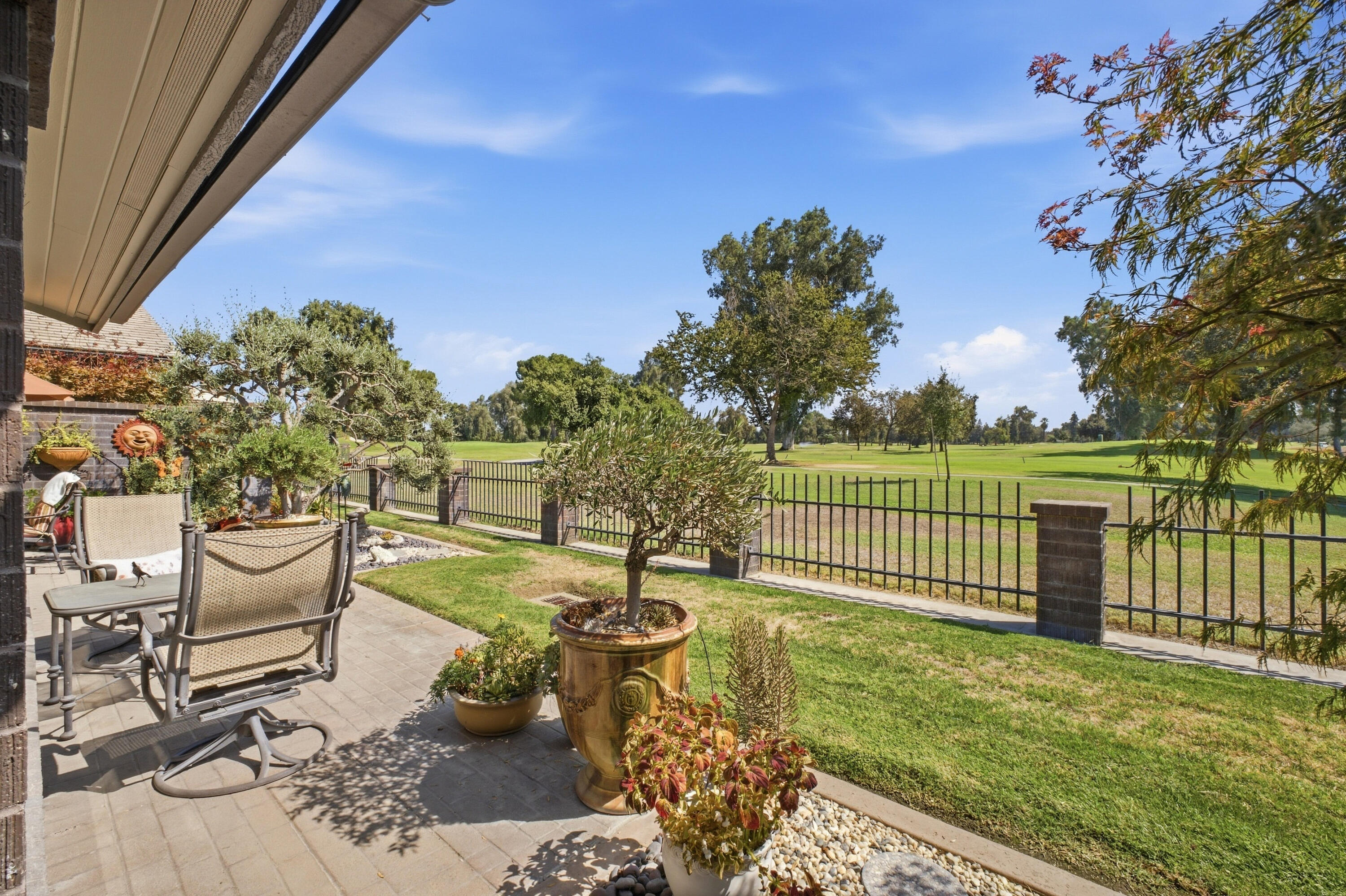 804 N Silvervale Dr, Visalia, CA 93291