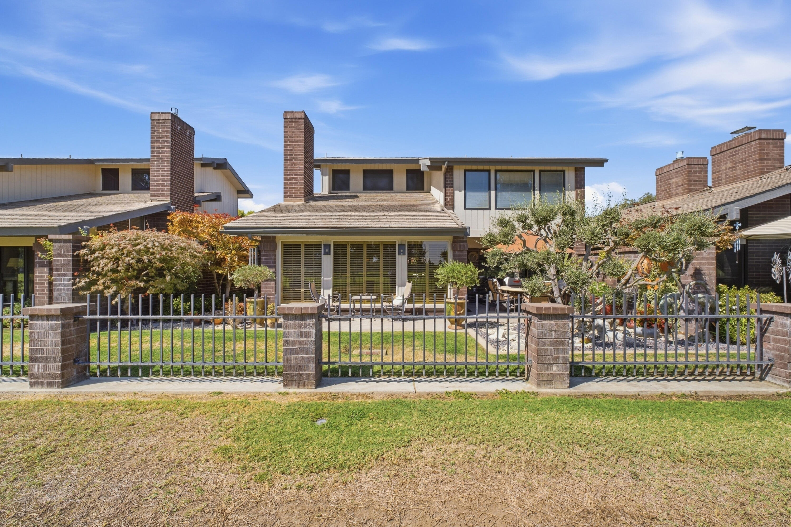 804 N Silvervale Dr, Visalia, CA 93291